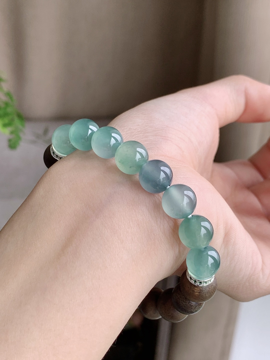 【珠子】冰晴绿手串圆珠子手串 【说明】 性比高 老蓝水 【尺寸】9.6mm 【重量】22.3克