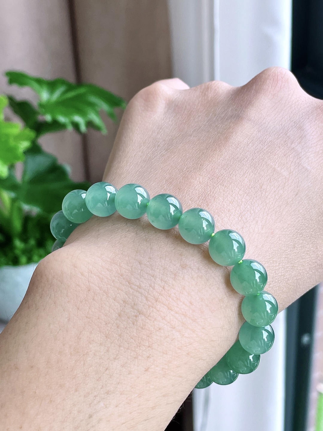 【珠子】冰晴绿手串圆珠珠子手串 【说明】 性比高 老蓝水 【尺寸】9.8mm 【重量】33.8克