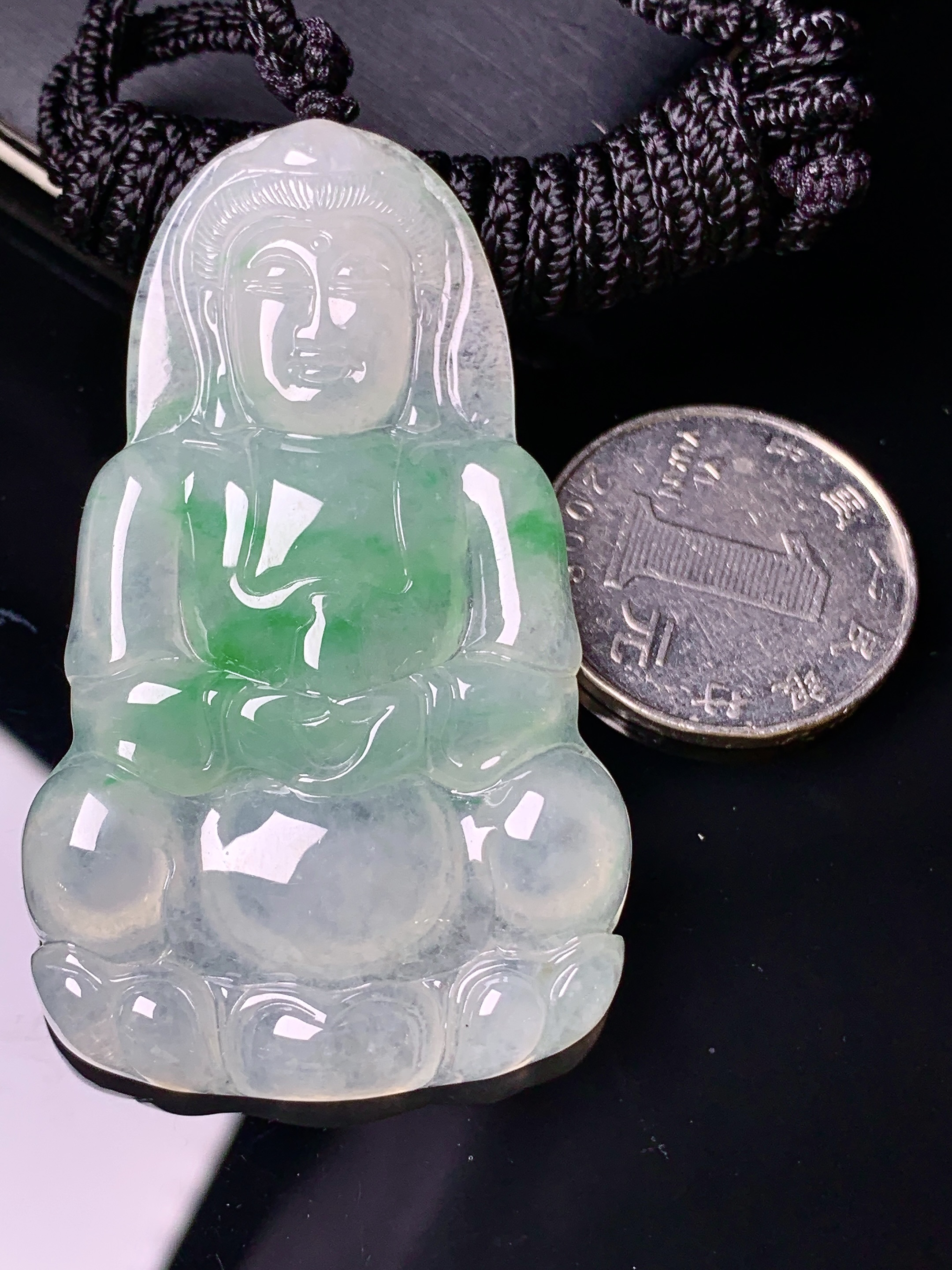 飘绿观音菩萨吊坠 玉质细腻 色泽艳丽清新 水润亮眼 整体尺寸57.6*34.6*5.8 x3