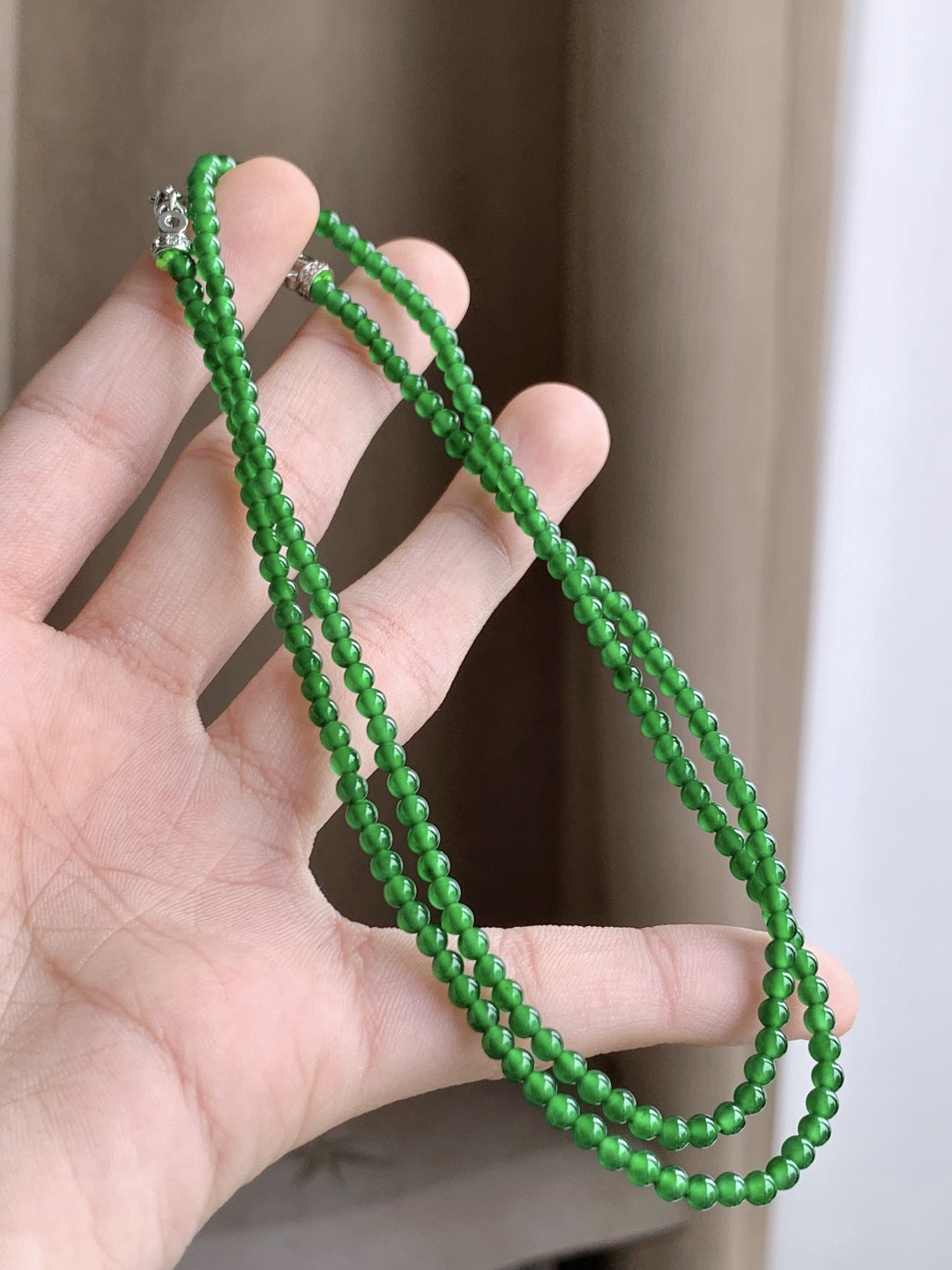 【珠子】冰辣绿珠链圆珠子珠链 【说明】 性比高 【尺寸】3mm，27cm 【重量】10.4克