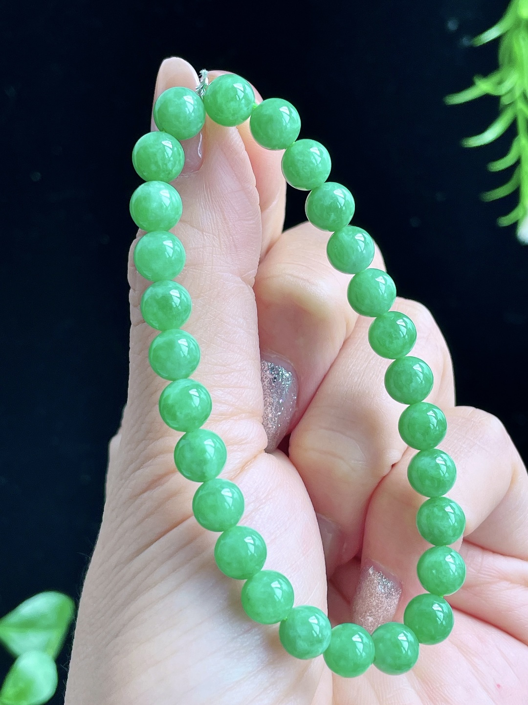 【珠子】阳绿手链圆珠珠子手链 【说明】缅甸 性比高 【尺寸】7mm 【重量】15.6克