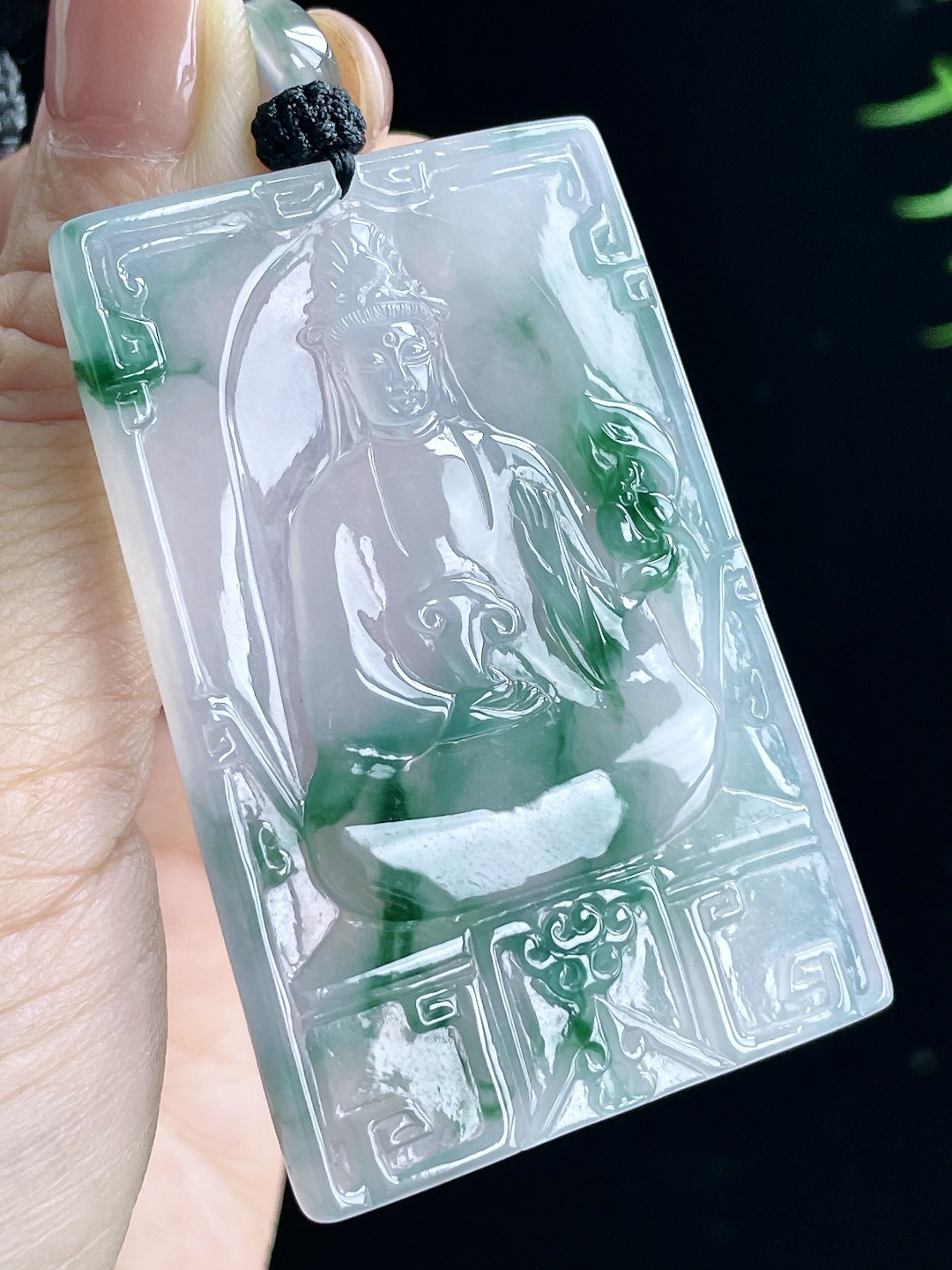 【裸石】冰种飘花大势至观音持莲观音牌吊坠 【说明】缅甸 无裂 性比高 【尺寸】60.6-40-5 【重量】36.3克