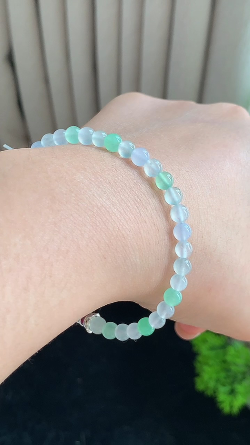 天然翡翠，冰春带彩手链，尺寸4.8 bl95