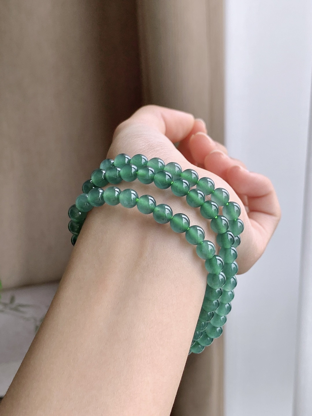【珠子】冰晴绿珠链圆珠子珠链 【说明】 性比高 老蓝水 【尺寸】6.3mm，34cm 【重量】50.4克