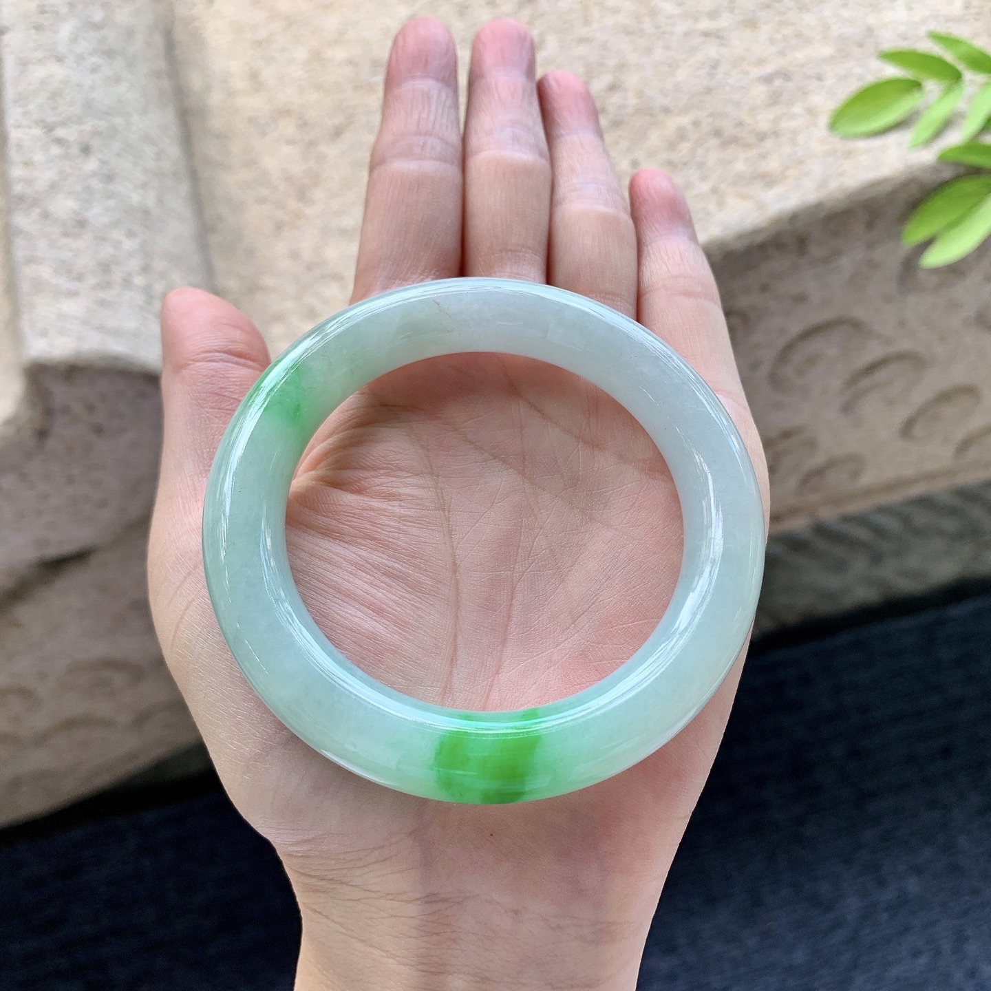 圆条54 55 圈口54.3/11/10.4 编码GL091415 糯冰飘绿，水润，种老，细腻，打灯
