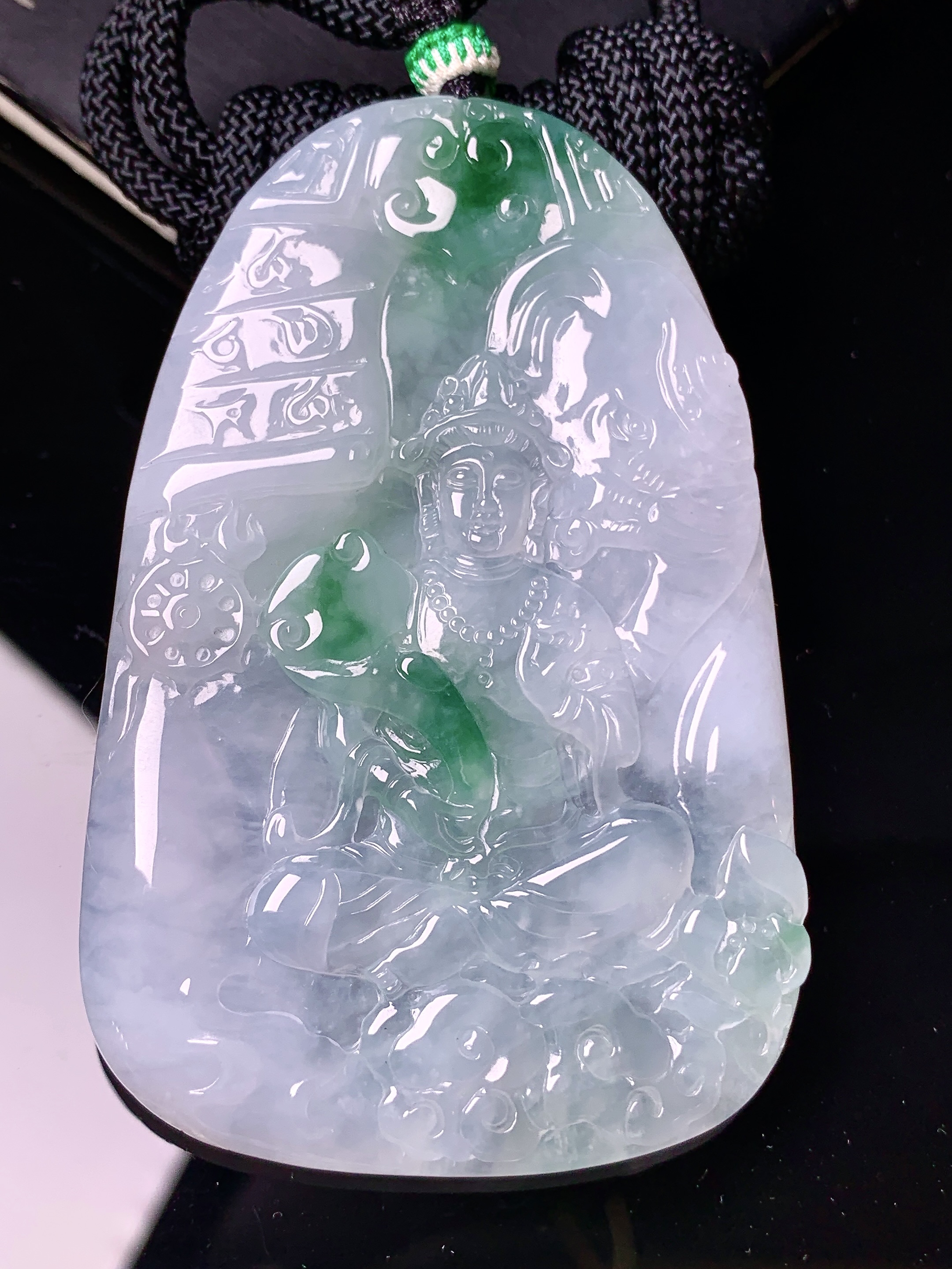 飘绿度母观音菩萨吊坠 玉质细腻 色泽艳丽清新 水润亮眼 整体尺寸71*45.8*5 a5