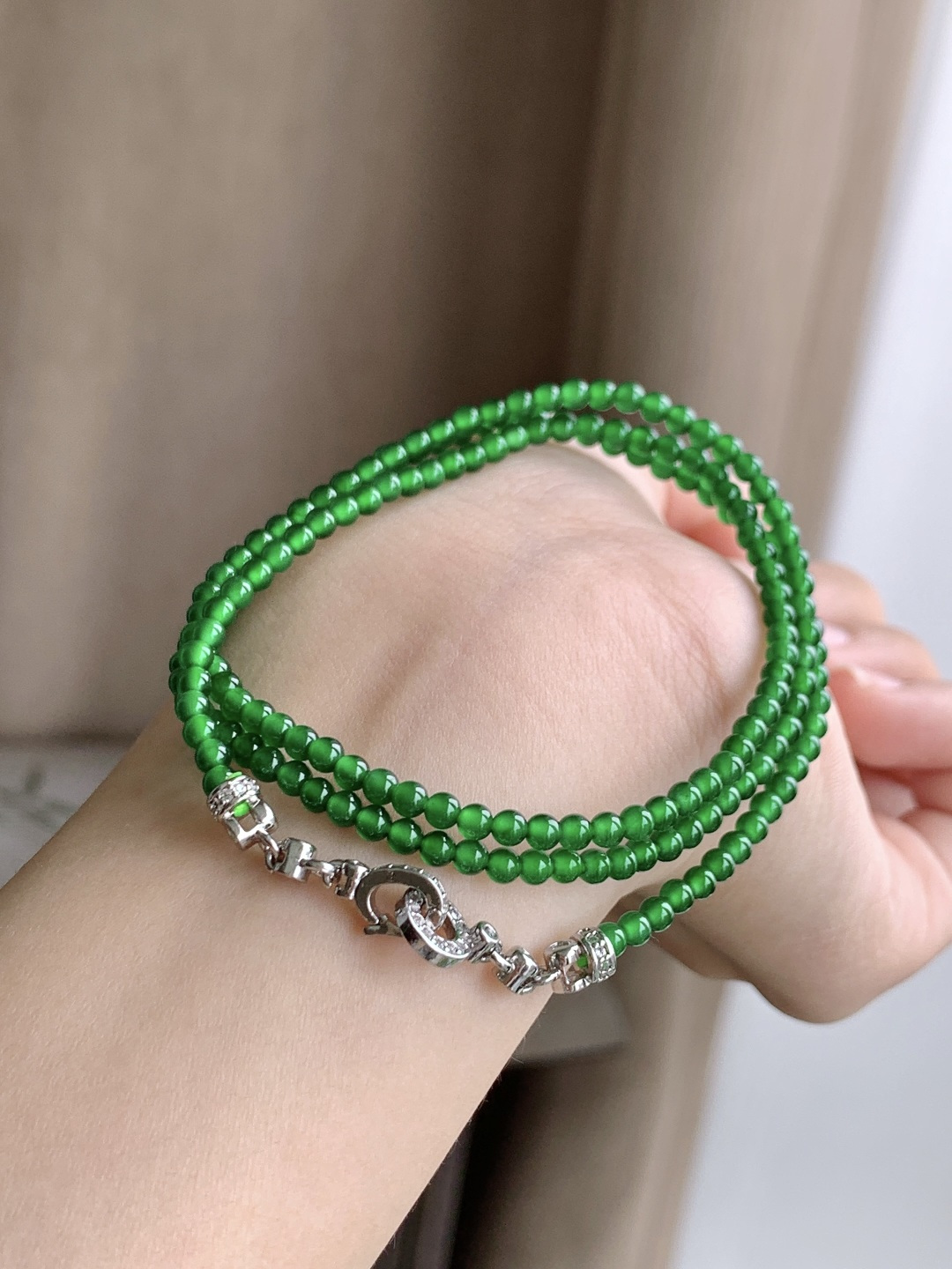 【珠子】冰辣绿珠链圆珠子珠链 【说明】 性比高 【尺寸】3mm，27cm 【重量】10.4克