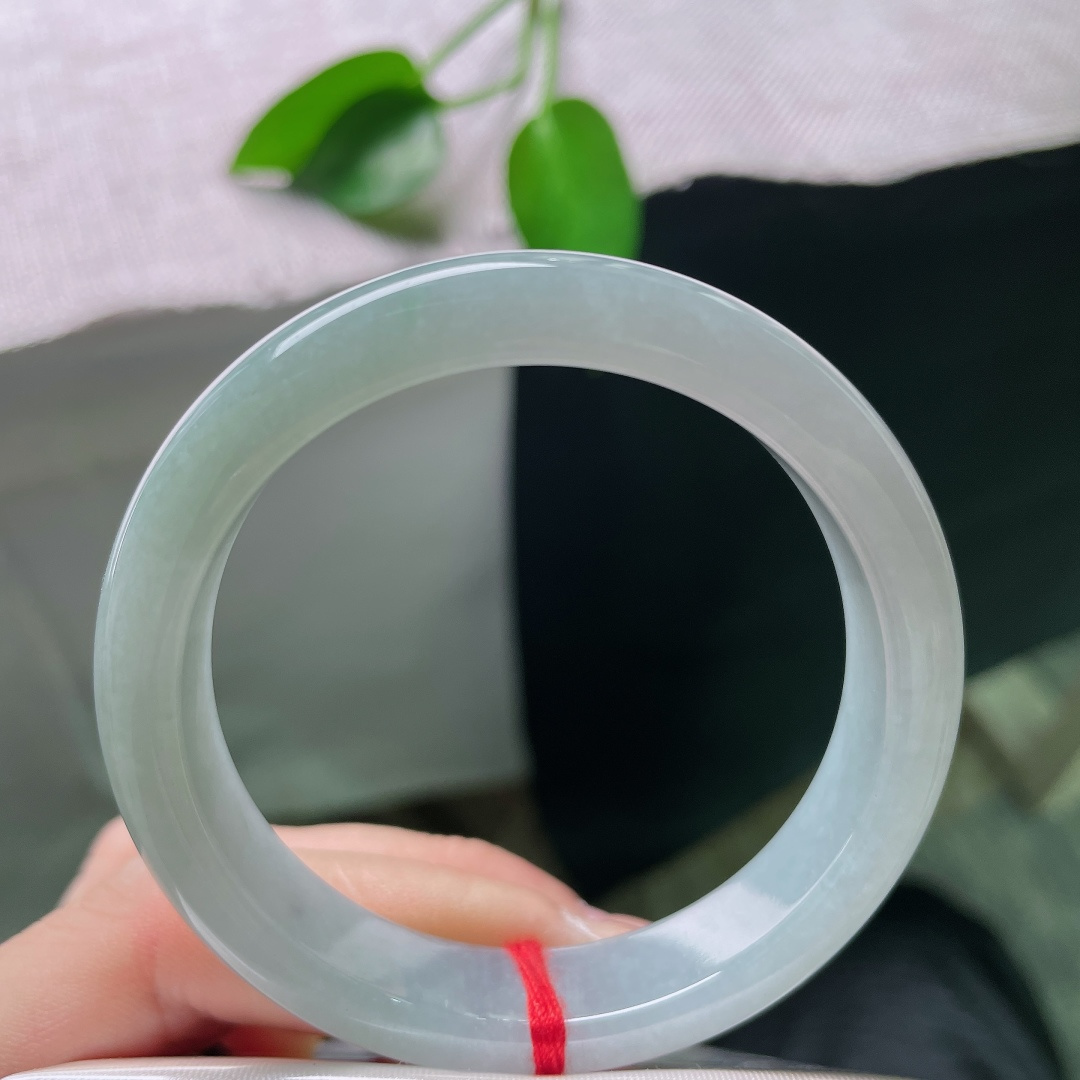 52.6/12.1/7.8，油青正圈，无裂，深浅双色柔和衬肤，色调低调耐看，日常通勤佩戴皆适配。ss58822a