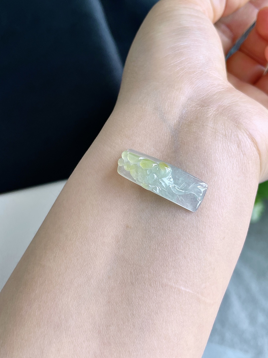 【裸石】冰飘黄翡荷花金鱼年年有余手牌 【说明】缅甸 无裂 性比高 厚装 【尺寸】29.5-10.3