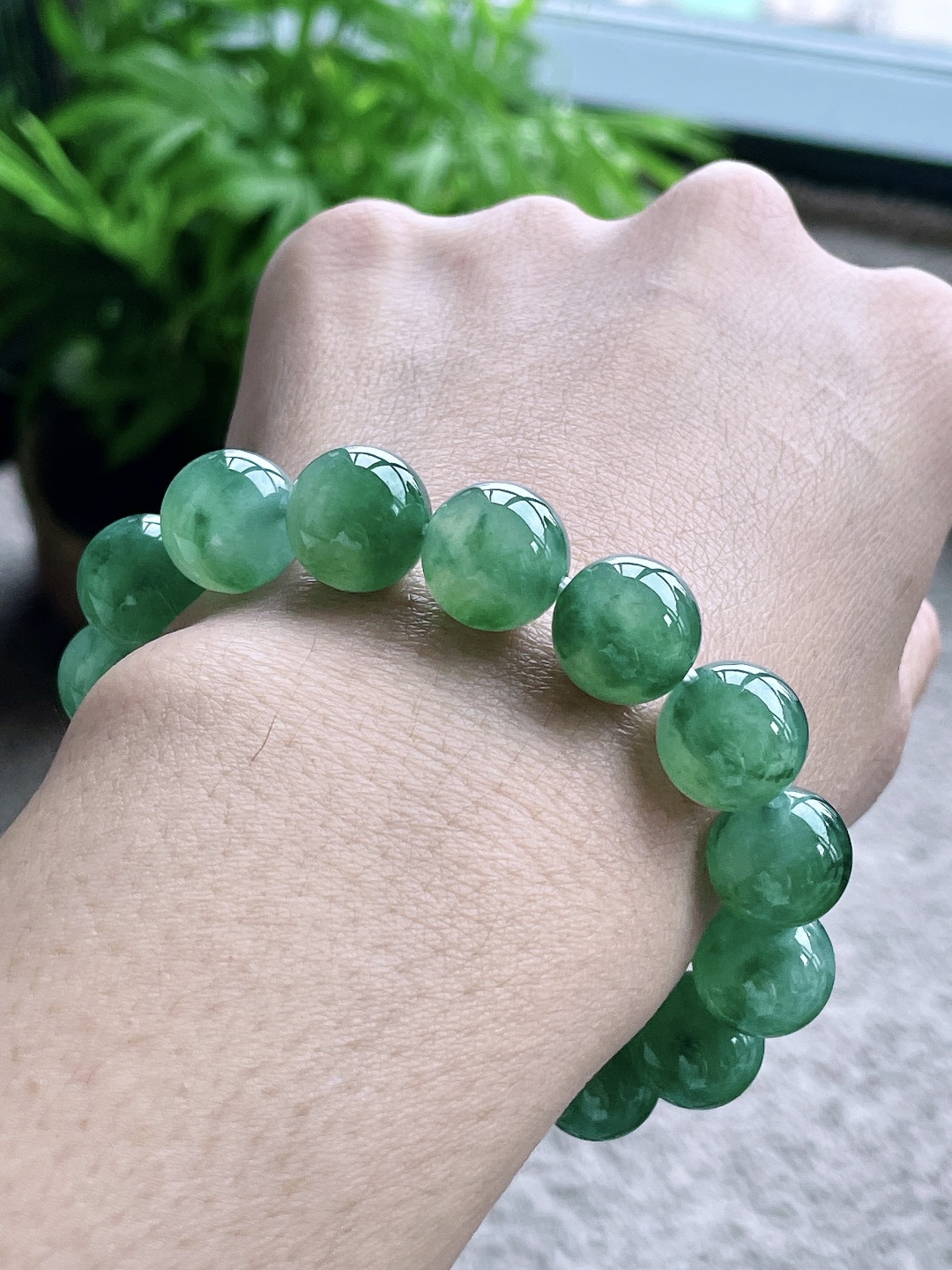 【珠子】冰种飘花手串圆珠珠子手串 【说明】缅甸 性比高 【尺寸】13mm 【重量】60.6克