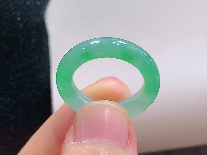 ️ 戒圈，无裂，尺寸17.1-5.3-4.2mm，圈口14，包A附证书6084
