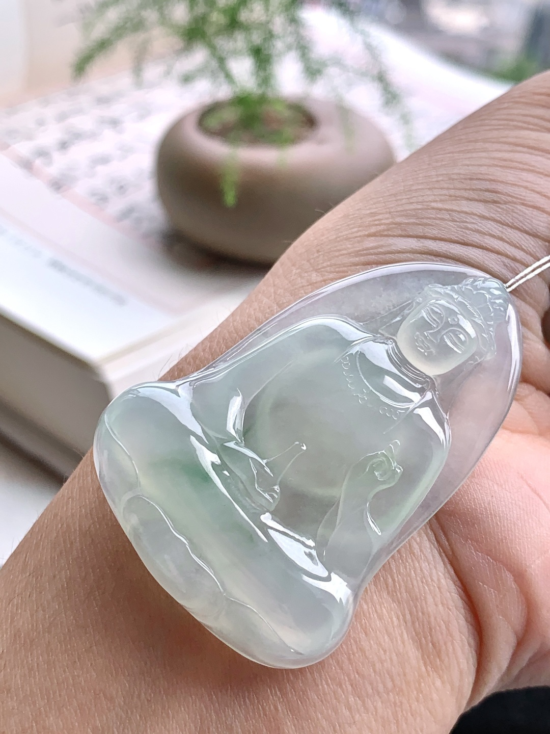 【裸石】️冰飘绿花素衣观音大观音吊坠 【说明】缅甸 性比高 飘花 【尺寸】51.2-36-5.6 【重量】18克