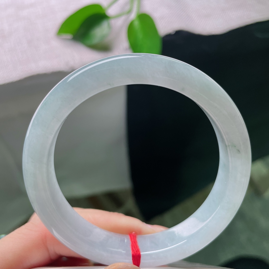 55.7/11.6/8.4，淡蓝底正圈，无裂，水润细腻，底色柔和，简单耐看，上手自带清雅氛围感，ss58795a