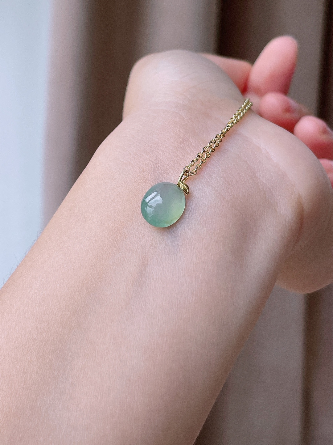 【镶嵌】冰晴水蛋面吊坠 【说明】缅甸 18k金镶嵌 性比高 无裂 【整体】15.3 【裸石】10.4-9-5 【重量】1克
