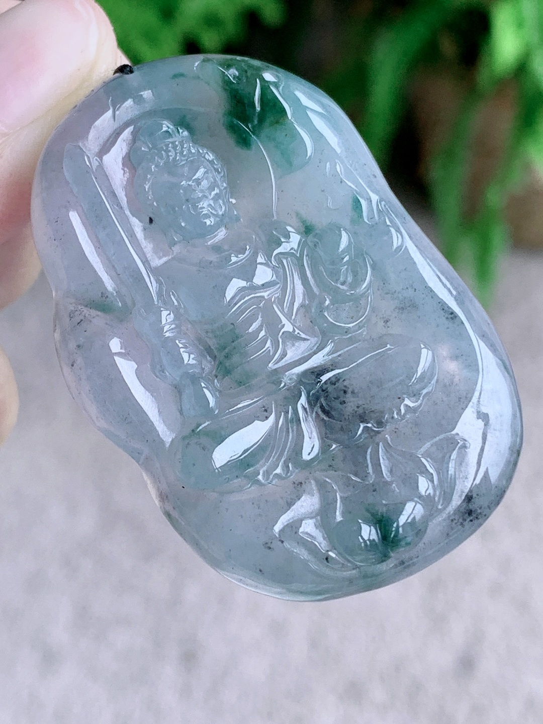 【裸石】冰飘乌鸡观音吊坠 【说明】缅甸 性比高 飘花 水墨花 厚装 【尺寸】51.6-34.3-8 【重量】29.8克