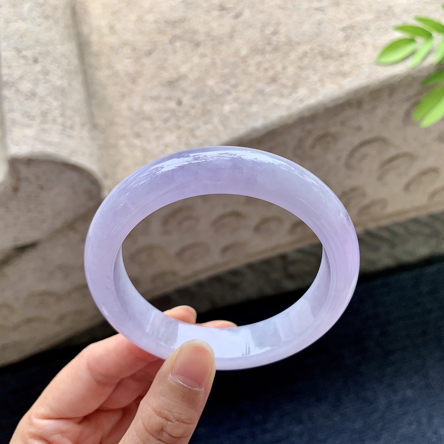 正圈58 59 圈口58.5/13.7/8.8 编码GL091412 糯冰，水润，种老，细腻，打灯有晶体结构