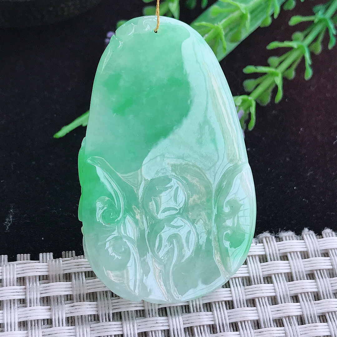 实拍A货翡翠51/32/8老坑温润满色苹果绿连年有余荷叶鱼吊坠