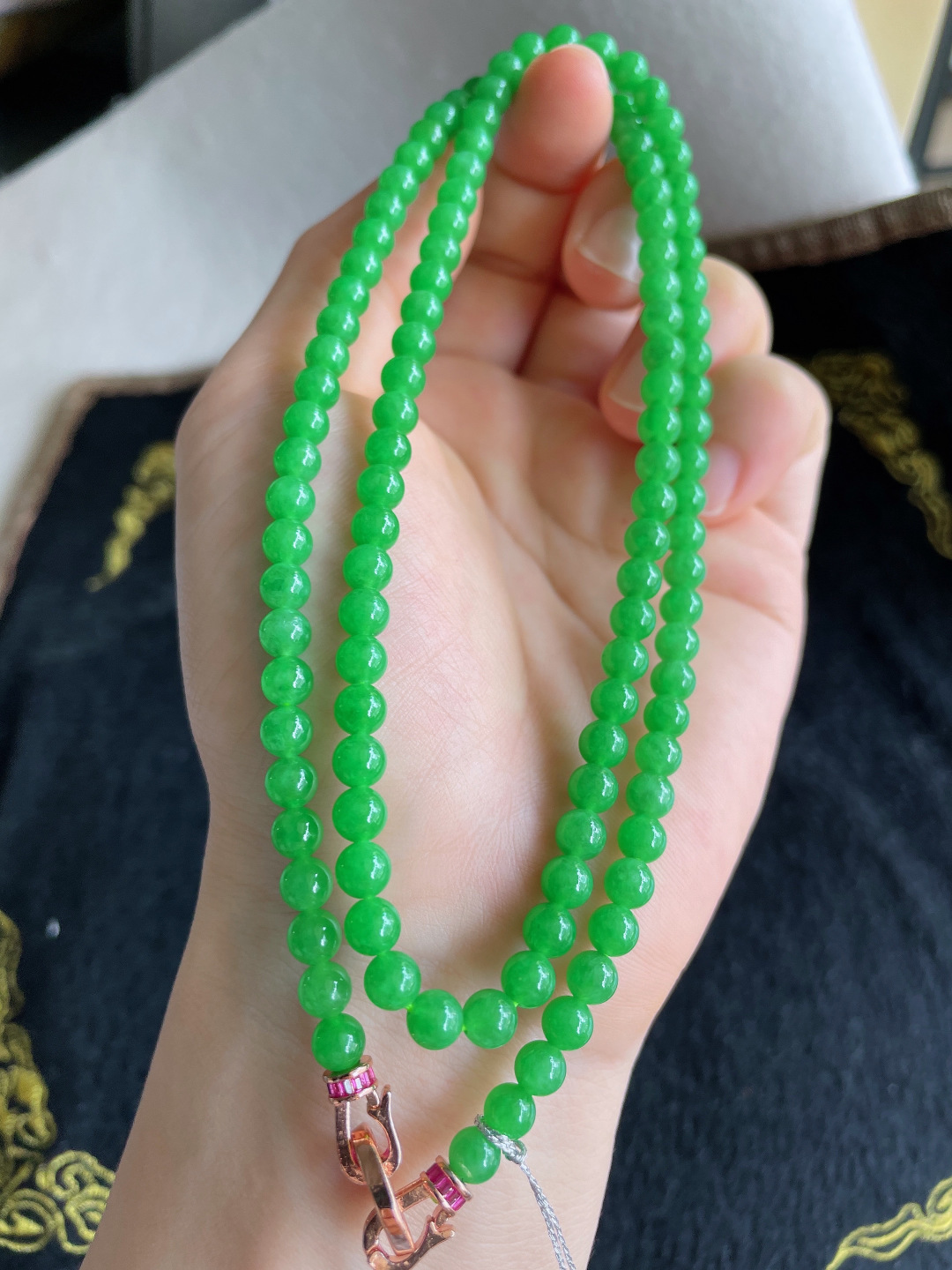 缅甸天然翡翠A货，老坑冰满绿项链，尺寸：5.2mm116颗。【编2739】