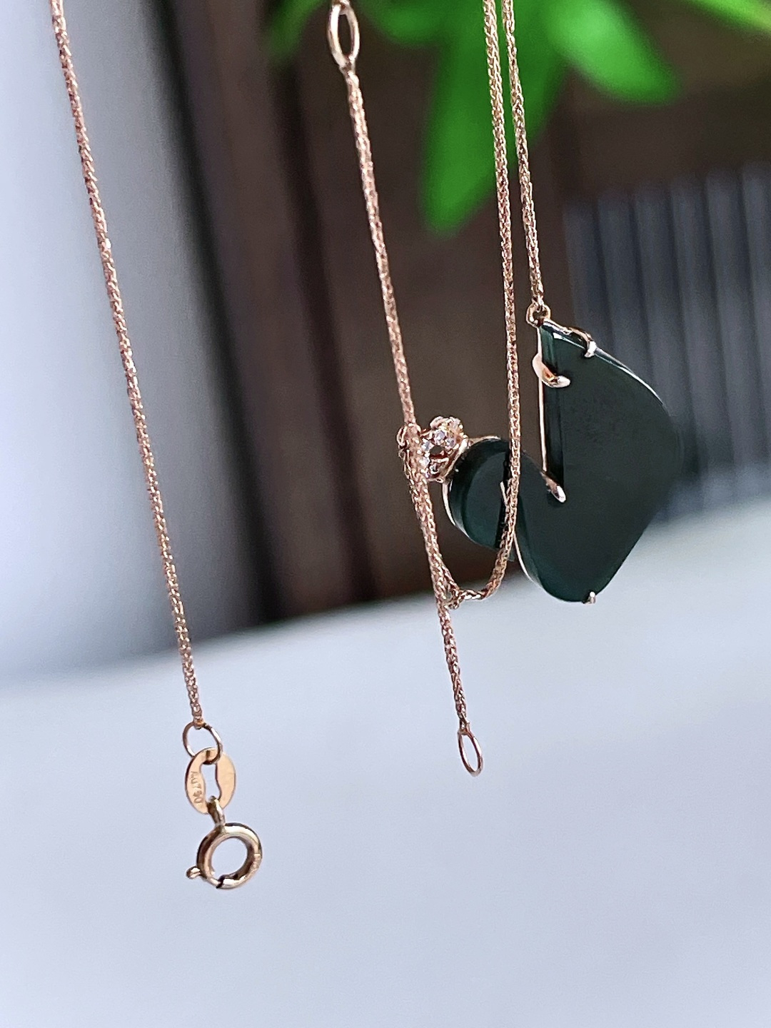 【墨翠】墨翠小天鹅项链 【说明】缅甸 18k金镶嵌  性比高 【整体】13.8-17.5-3 【裸石】13.8-17.5-2.8 【重量】1.7克