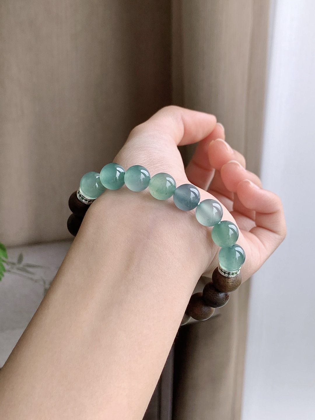 【珠子】冰晴绿手串圆珠子手串 【说明】 性比高 老蓝水 【尺寸】9.6mm 【重量】22.3克