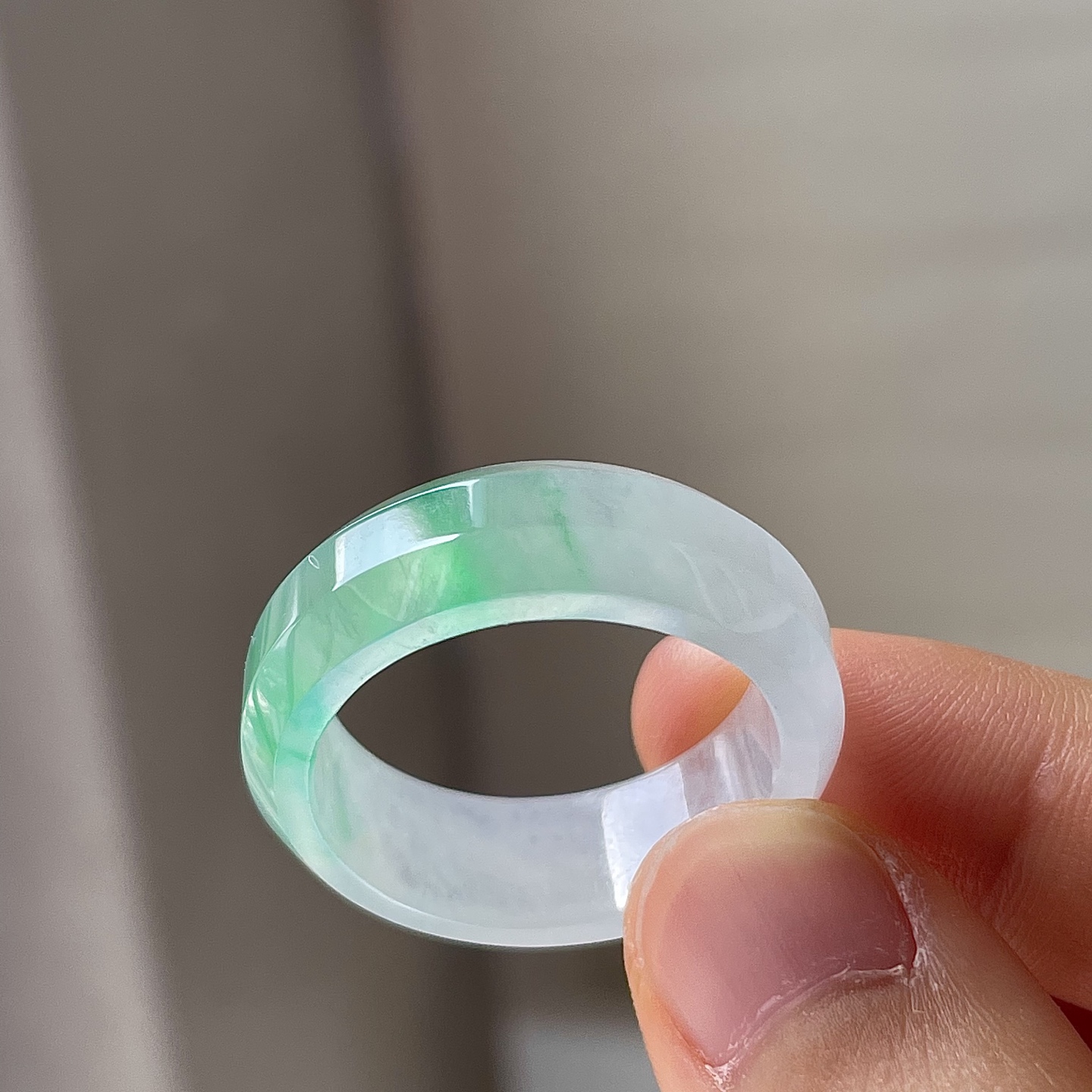 ️缅甸冰种飘绿指环，色辣，饱满水润，无裂，裸石尺寸8/3.5--20.7.圈口25.编码0912好数字