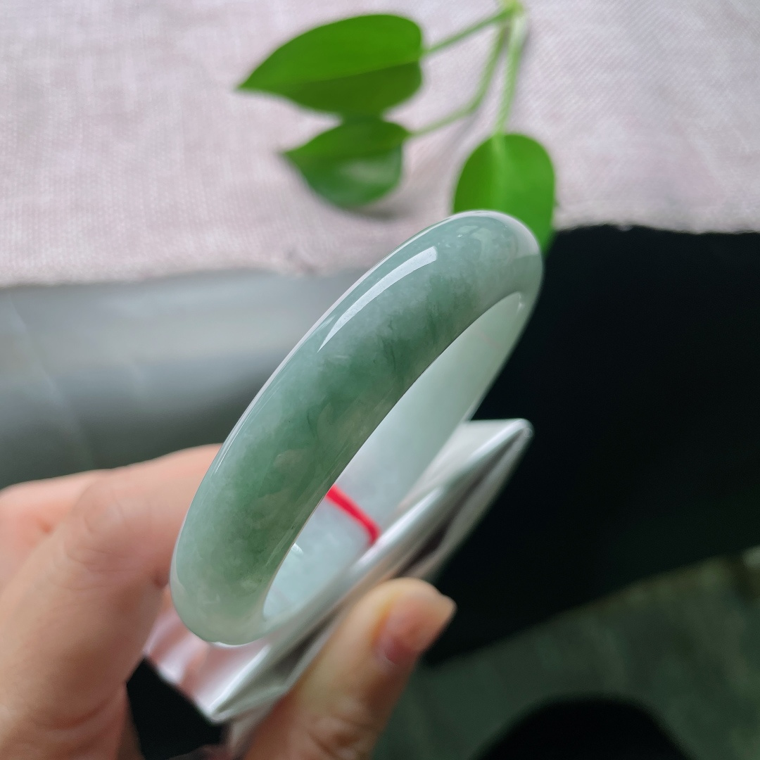 55.3/12.4/8.1，油青正圈，色线，种水清爽通透，自带温润胶感，经典正圈版型，上手清雅大方。ss59002a