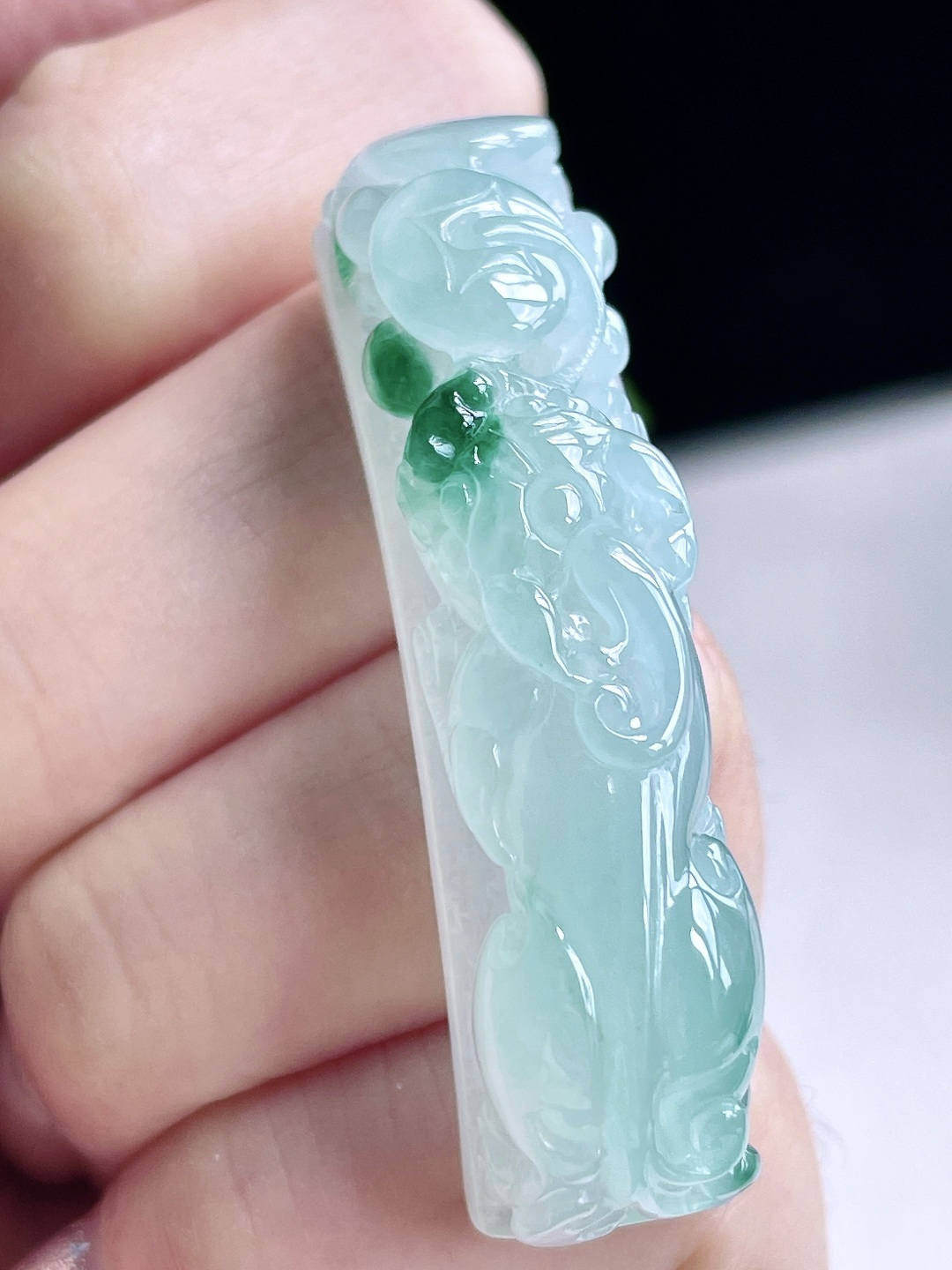 【裸石】冰糯种飘花貔貅手牌 【说明】缅甸 无裂 性比高 超厚 【尺寸】50.6-12.3-11.6 【重量】17.2克