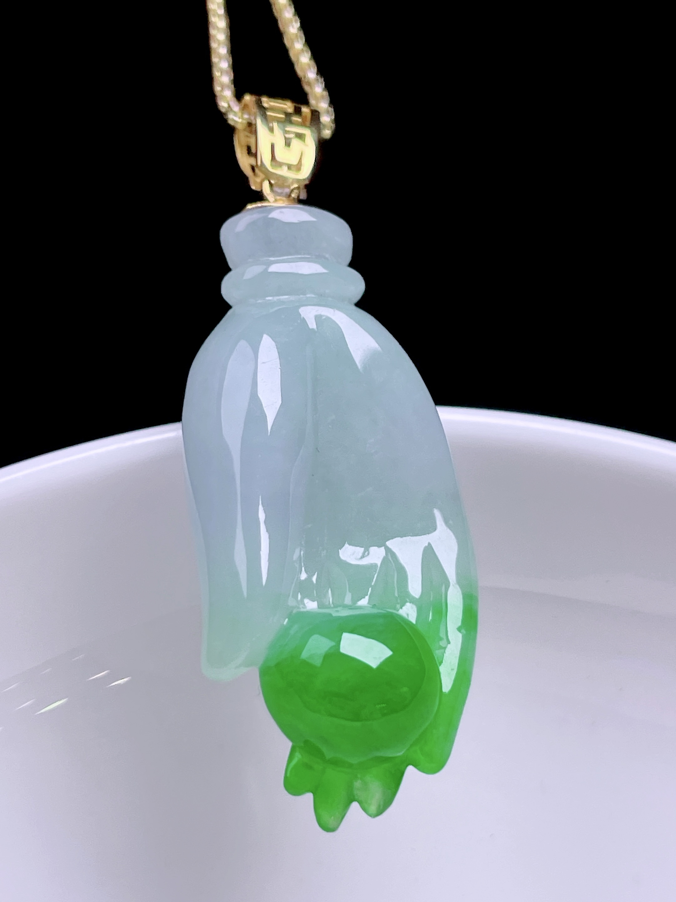 ️ 冰飘绿花掌上明珠 花色灵动，种老水润，18k金镶嵌 整体：42.2 裸石：34/15.6/8.7