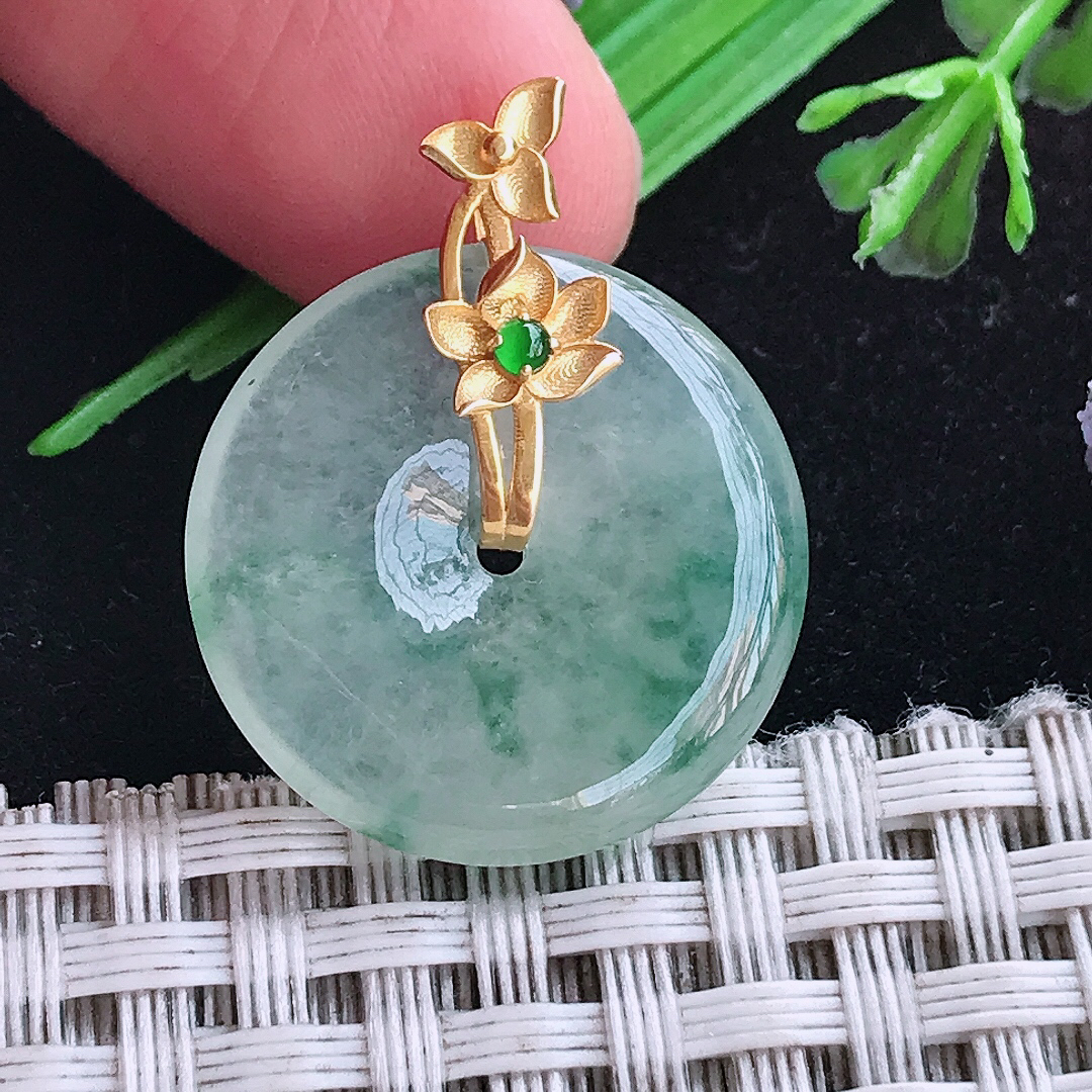 实拍A货翡翠22/4.2老坑18k金镶嵌冰种飘花小平安扣吊坠翡翠玉扣