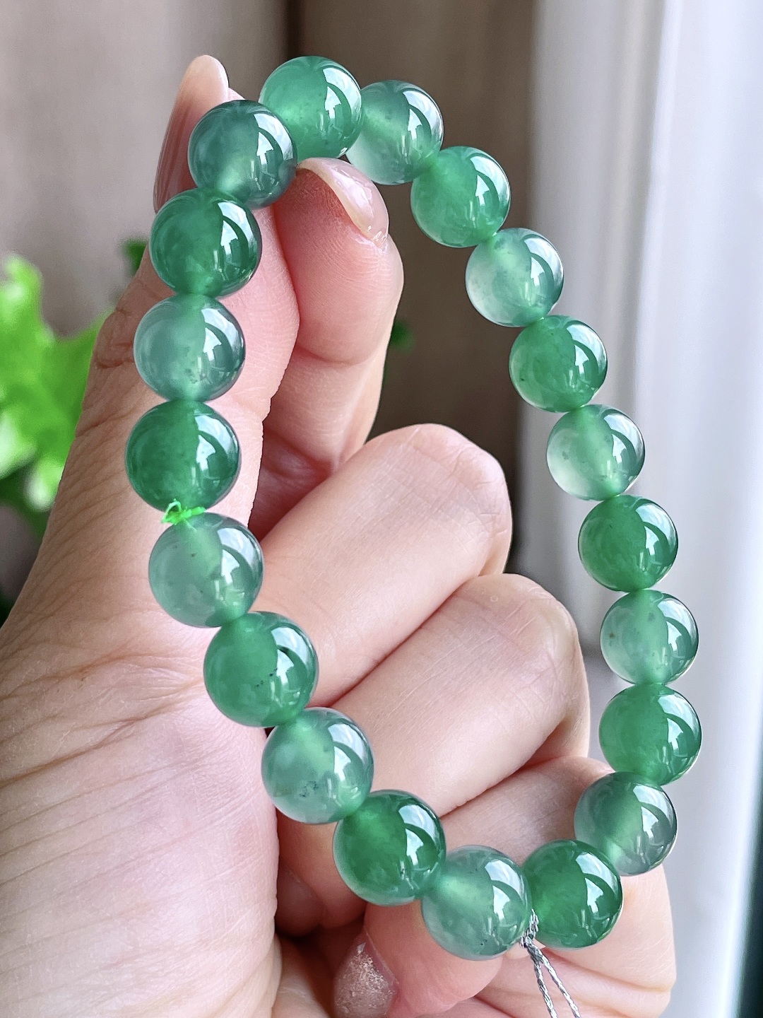 【珠子】冰晴绿手串圆珠珠子手串 【说明】 性比高 老蓝水 【尺寸】9.8mm 【重量】33.8克