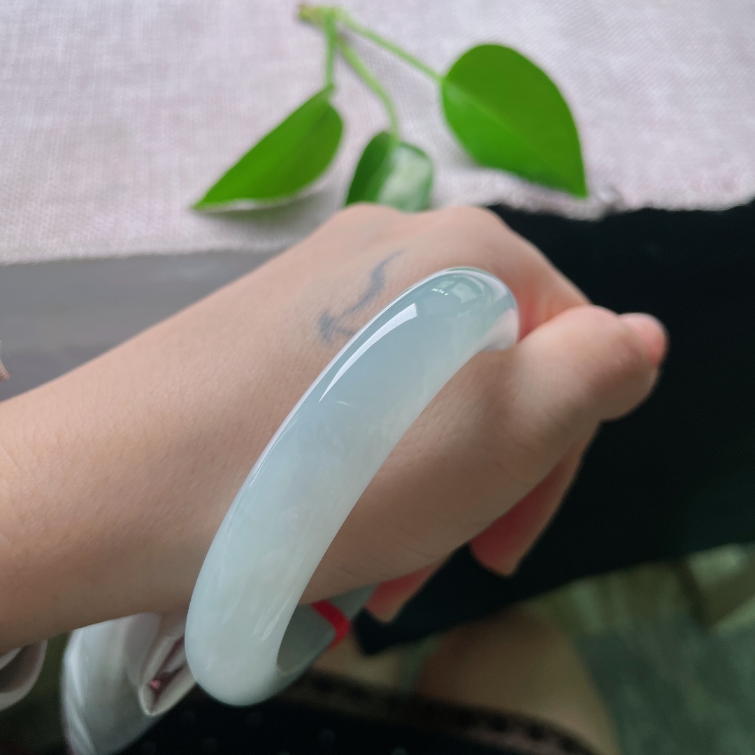 56.6/12.5/8.8，蓝底正圈，棉团，种水通透莹亮，胶感满满，经典正圈版型，上手沉静大气。ss58831a