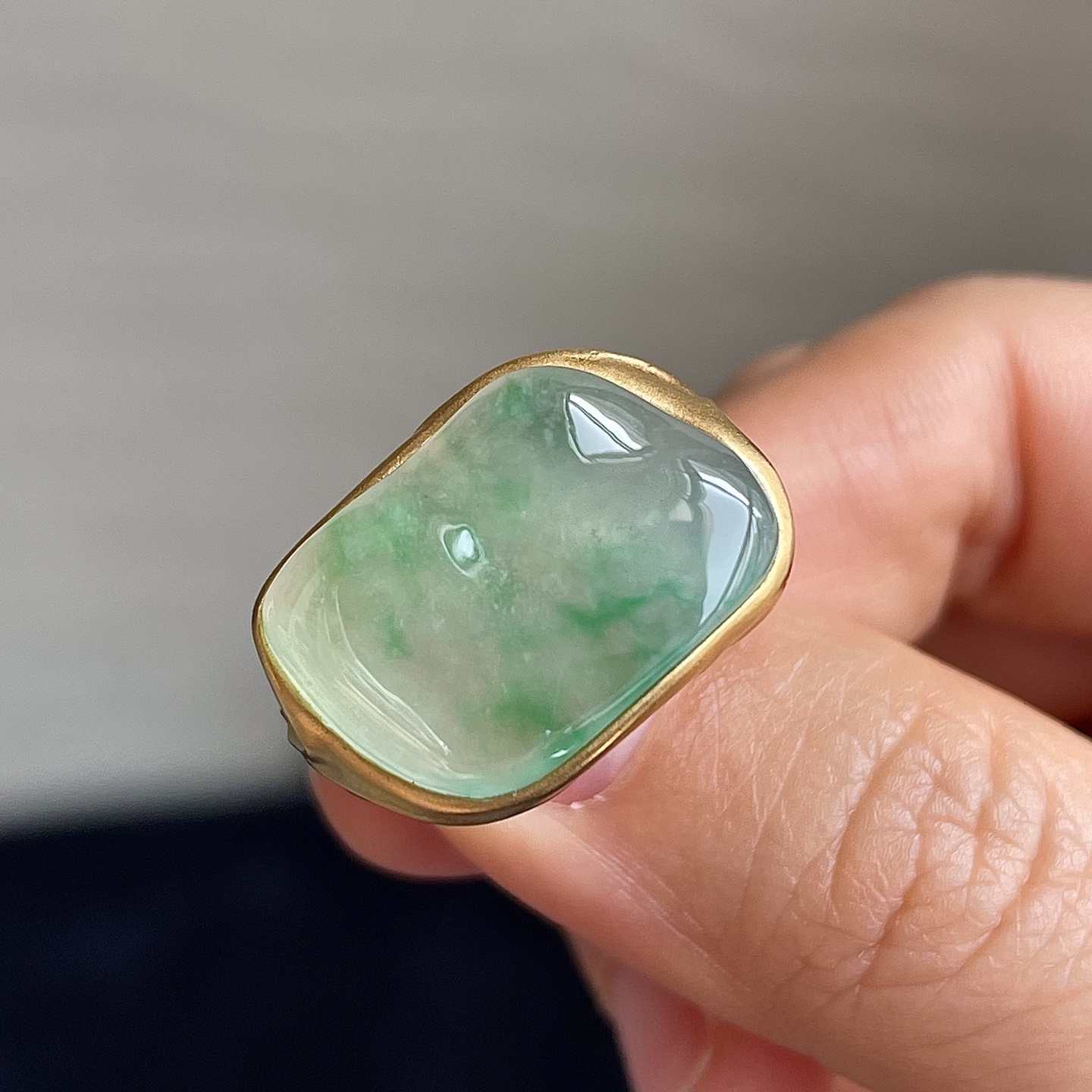 ️ 缅甸冰种飘绿随形戒指，水润，饱满无裂，18k金镶嵌，裸石尺寸17.5/14/7编码0208好数字