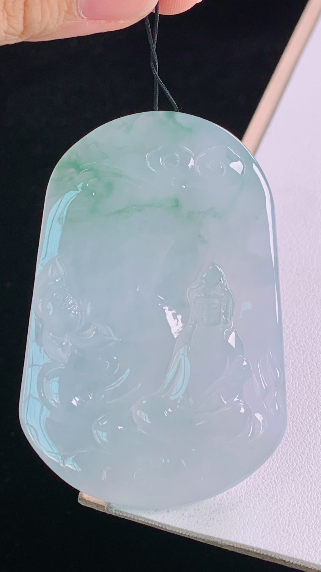 ️冰种飘花观音，花色灵动，冰清玉洁，无裂，尺寸:66.6-45.2-6.3mm 9