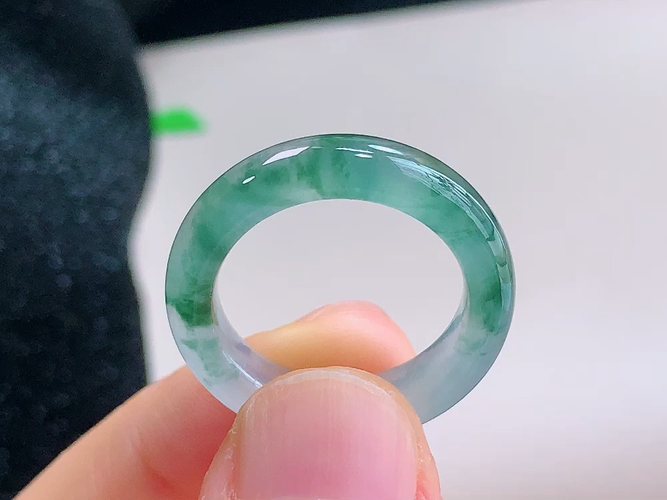 ️ 戒圈，无裂，尺寸18.0-5.8-3.7mm，圈口17，包A附证书