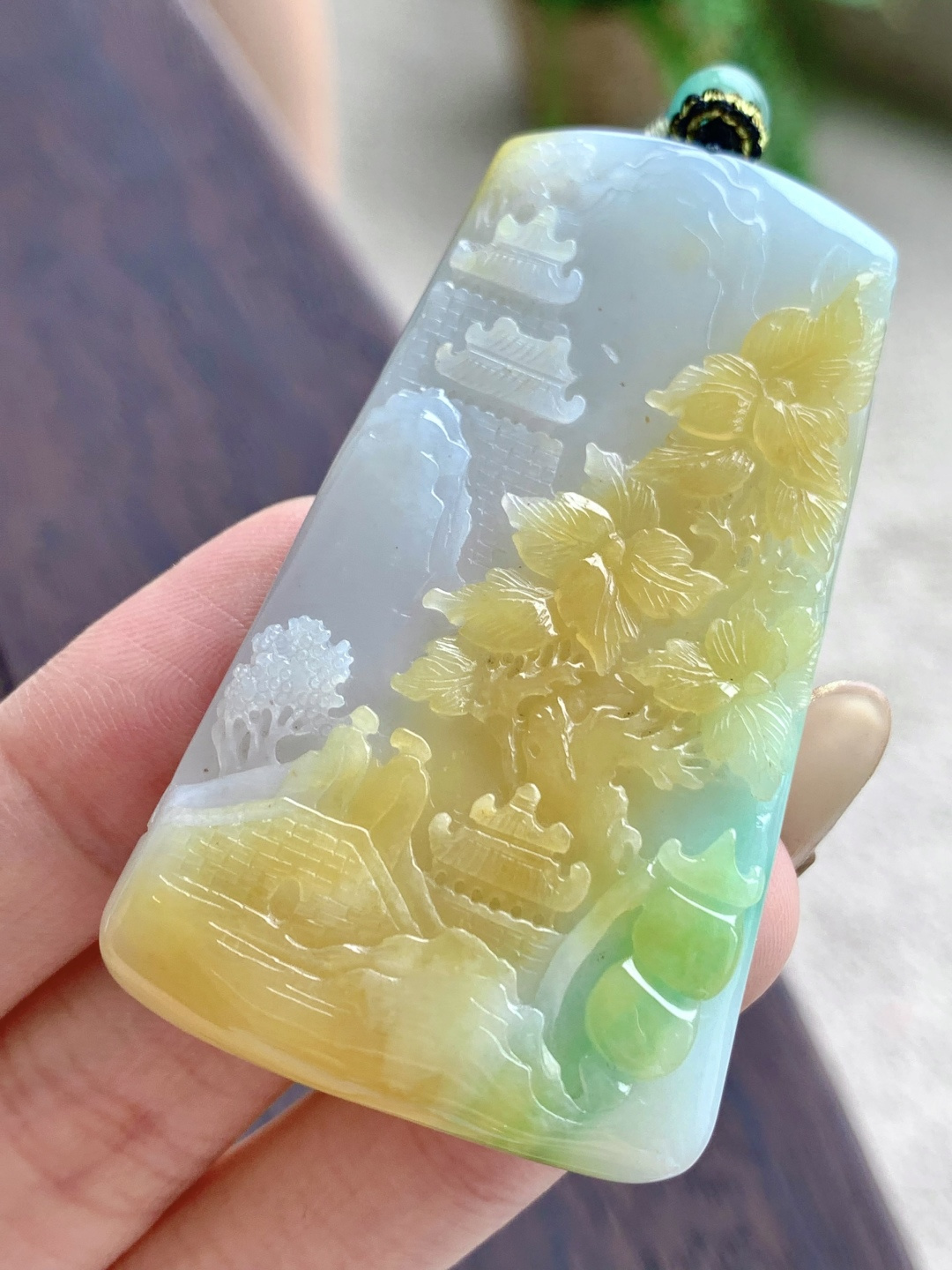 【裸石】🫧糯冰黄加绿大山水牌吊坠 【说明】缅甸 性比高 飘黄翡 【尺寸】59.7-36-5.5 【重量】33.5克