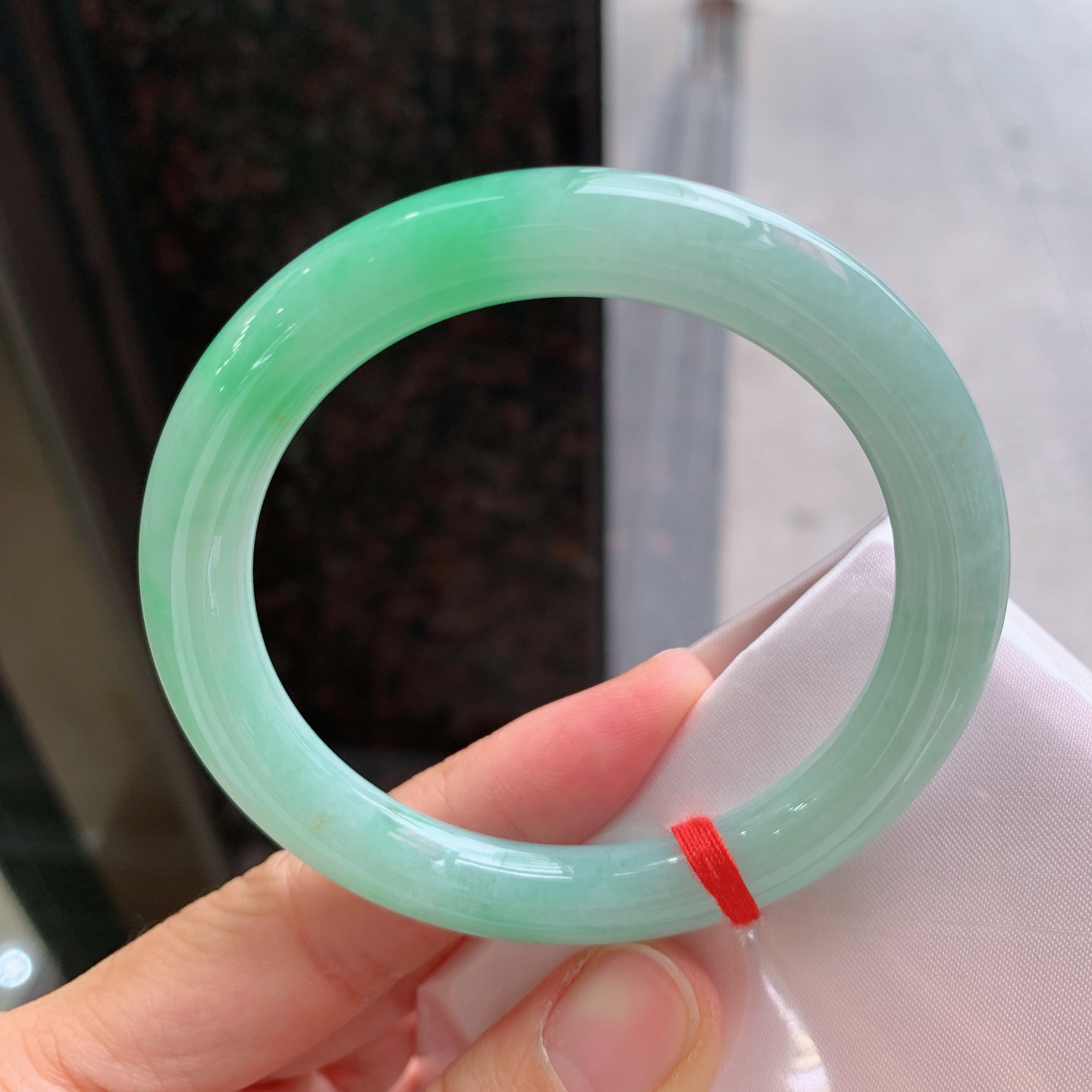 圆条飘绿 无裂 尺寸：56/9.2 细腻