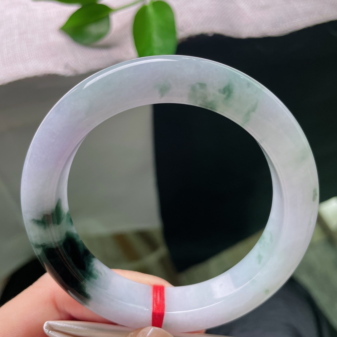 59/13/10.8，飘花正圈，皮纹，飘逸的飘花随性散落在紫底之上，花型舒展自然，如同水墨落笔，写意又鲜活。ss59029a