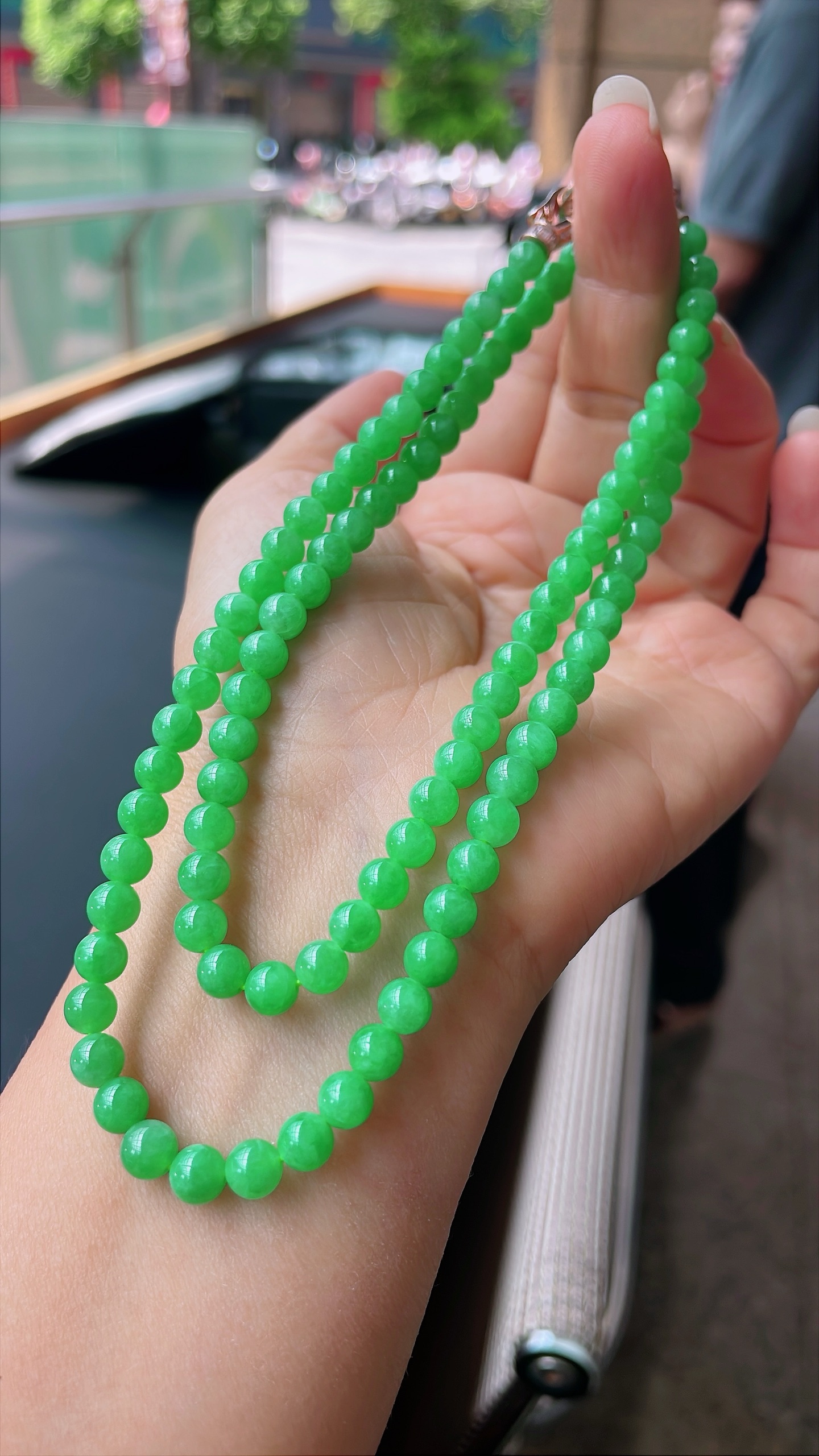 ️ 冰种阳绿项链 色泽鲜艳，珠圆玉润 尺寸：5.3/5.8，102颗