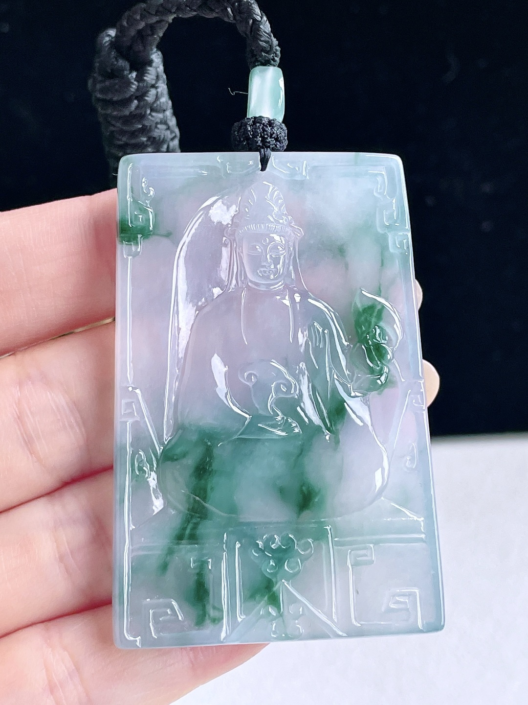 【裸石】冰种飘花大势至观音持莲观音牌吊坠 【说明】缅甸 无裂 性比高 【尺寸】60.6-40-5 【重量】36.3克