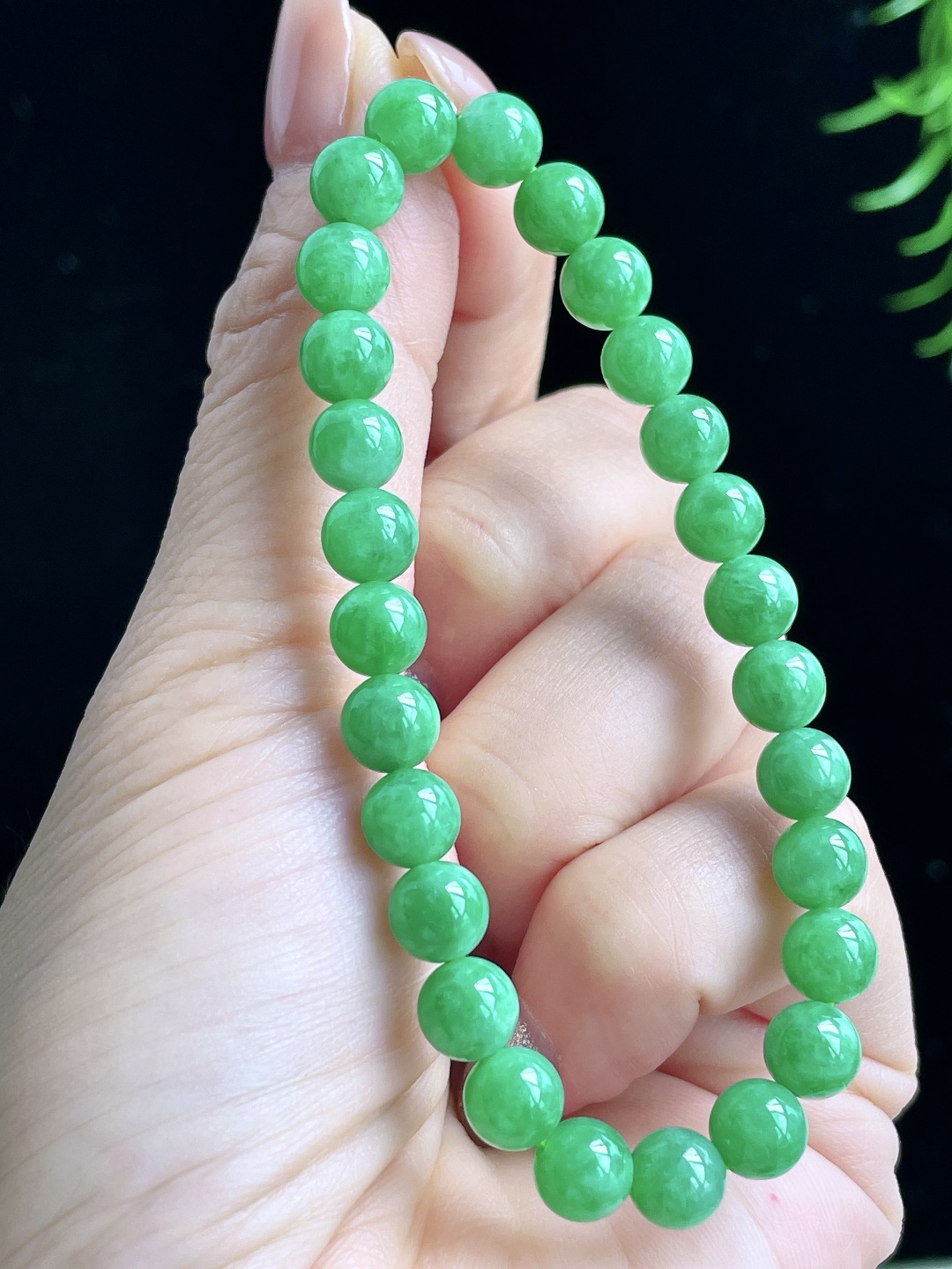 【珠子】阳绿手链圆珠珠子手链 【说明】缅甸 性比高 【尺寸】7mm 【重量】15.6克