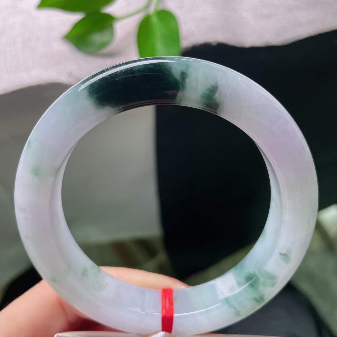 59/13/10.8，飘花正圈，皮纹，飘逸的飘花随性散落在紫底之上，花型舒展自然，如同水墨落笔，写意