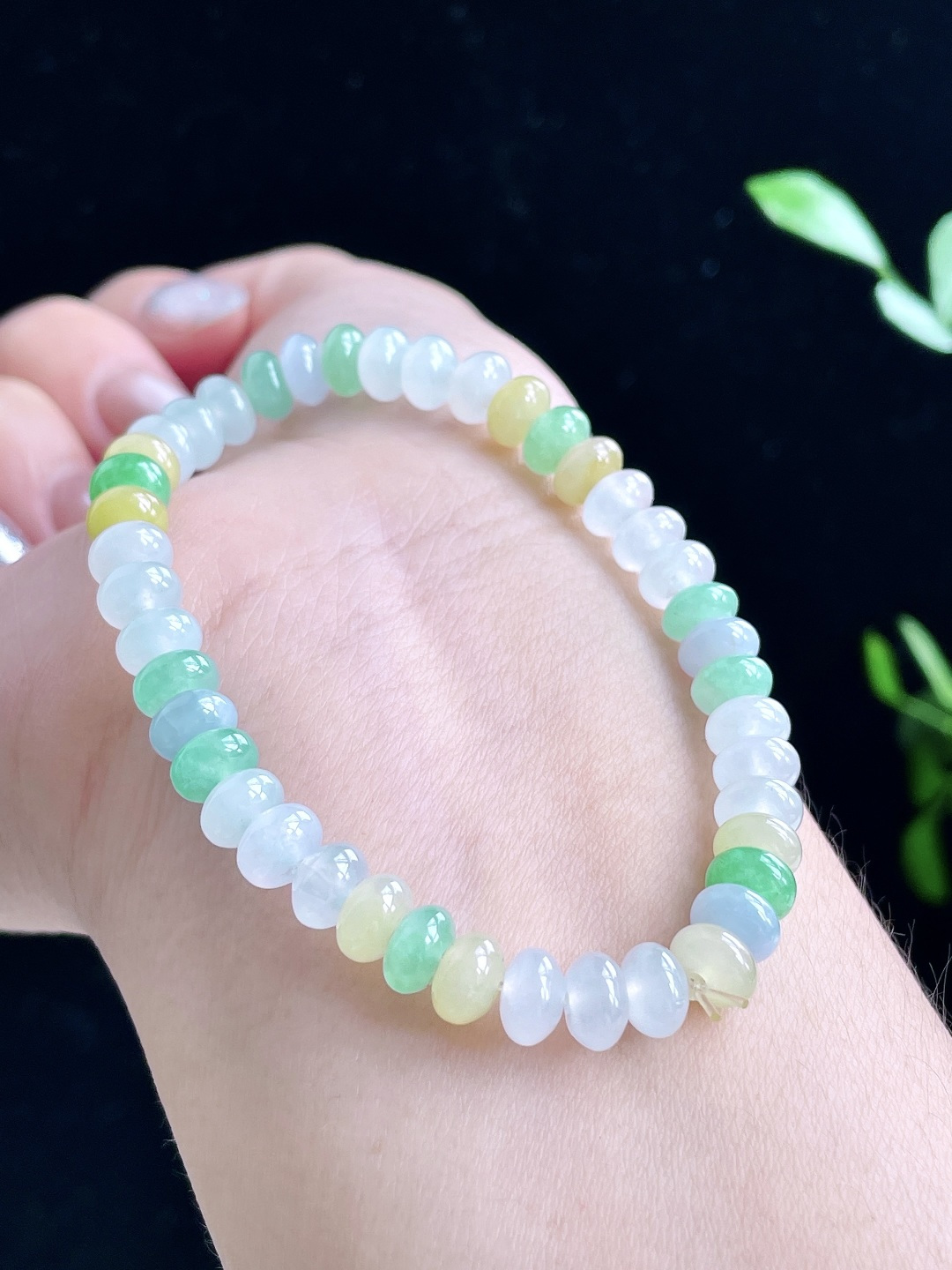 【珠子】冰多宝手串算盘珠手串 【说明】缅甸 性比高 【尺寸】6.4-4.4mm 【重量】13.9克