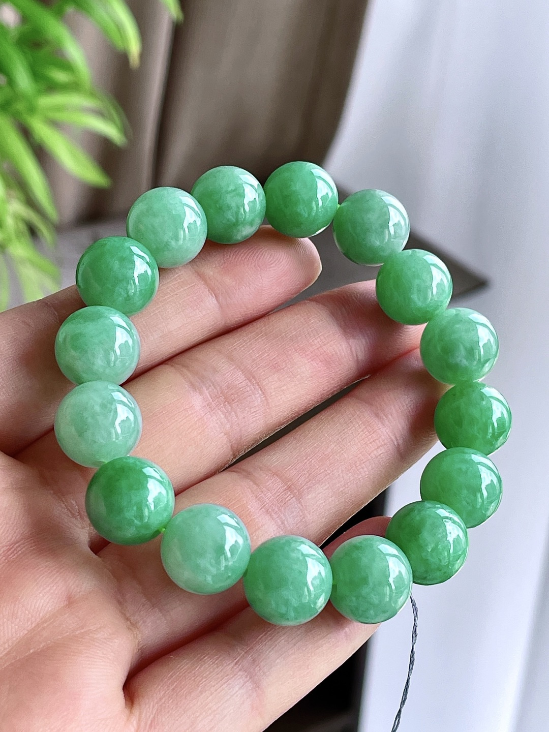 【珠子】冰甜阳绿手串圆珠珠子手串 【说明】缅甸 性比高 【尺寸】12.5mm 【重量】53.2克