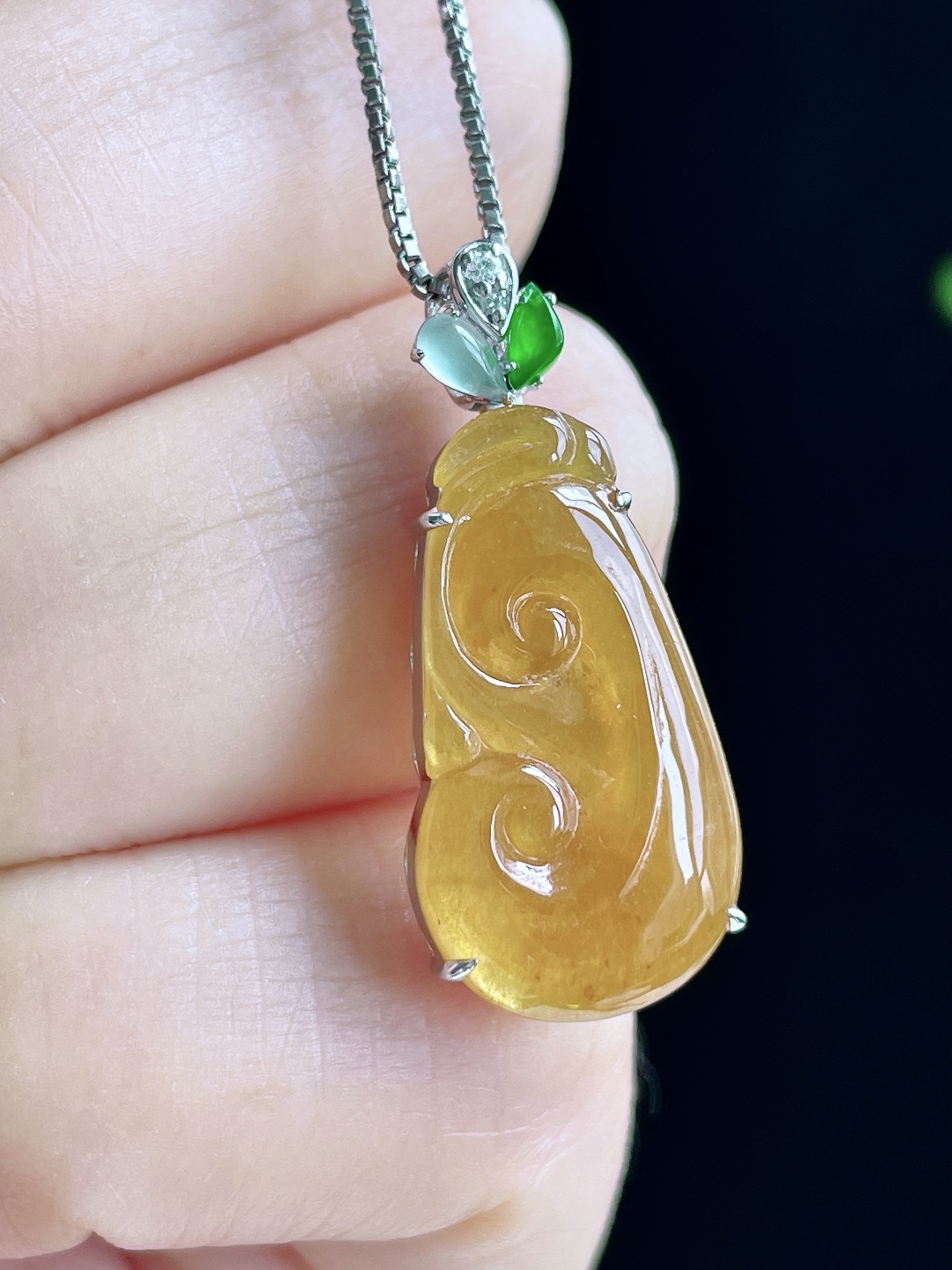 【镶嵌】冰黄翡如意吊坠 【说明】缅甸 18k金镶嵌 无裂 性比高 【整体】28-12-6.3 【裸