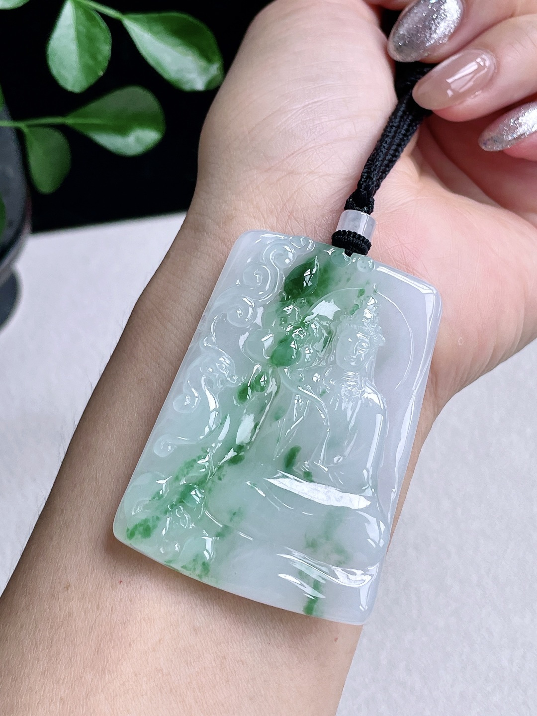【裸石】糯冰飘绿花大势至观音持莲观音牌吊坠 【说明】缅甸 无裂 性比高 厚装 飘花 【尺寸】58.
