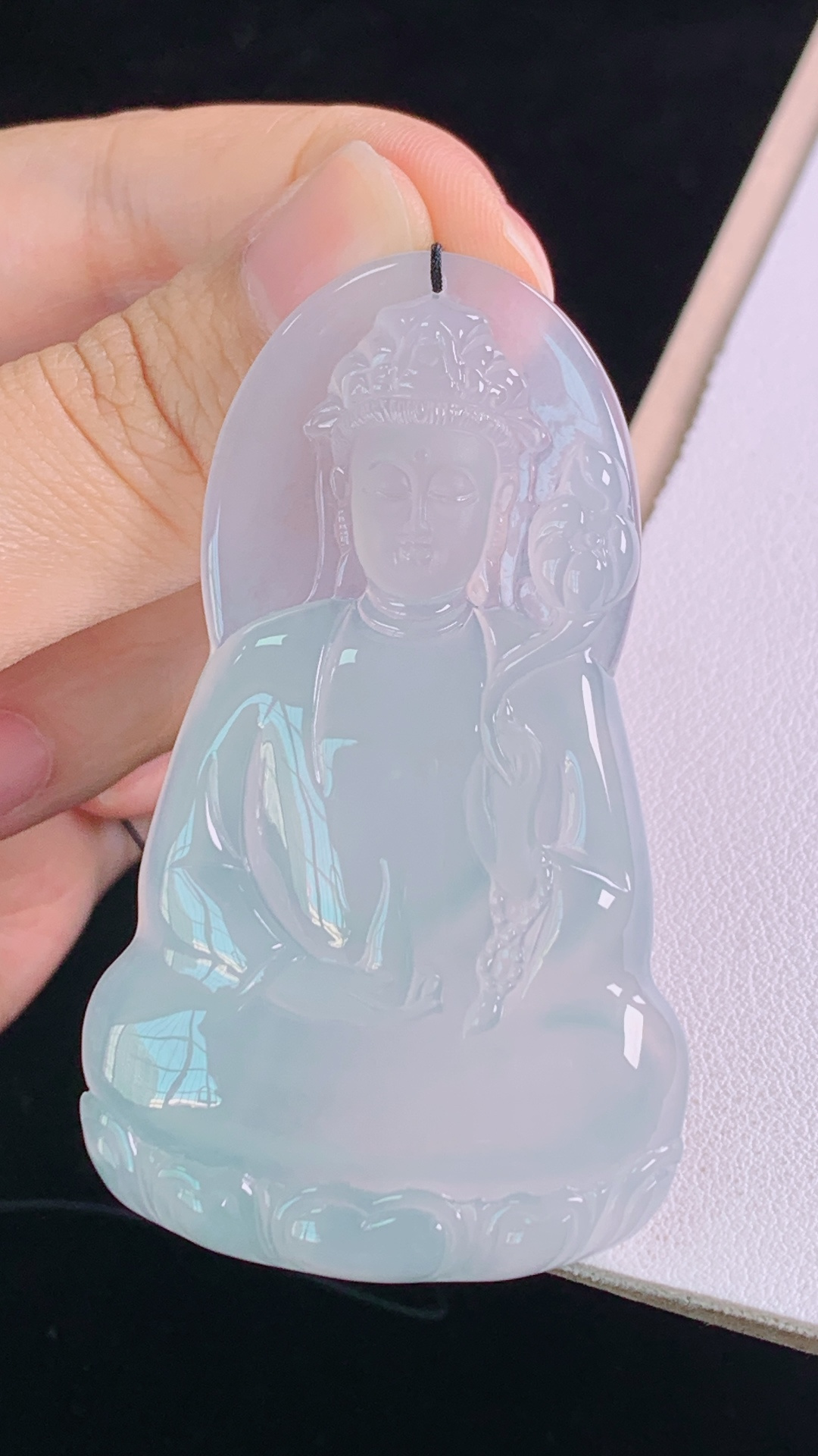️大势至观音 种水，冰润荧光，无裂，尺寸:63.4-37.4-5.4mm 9