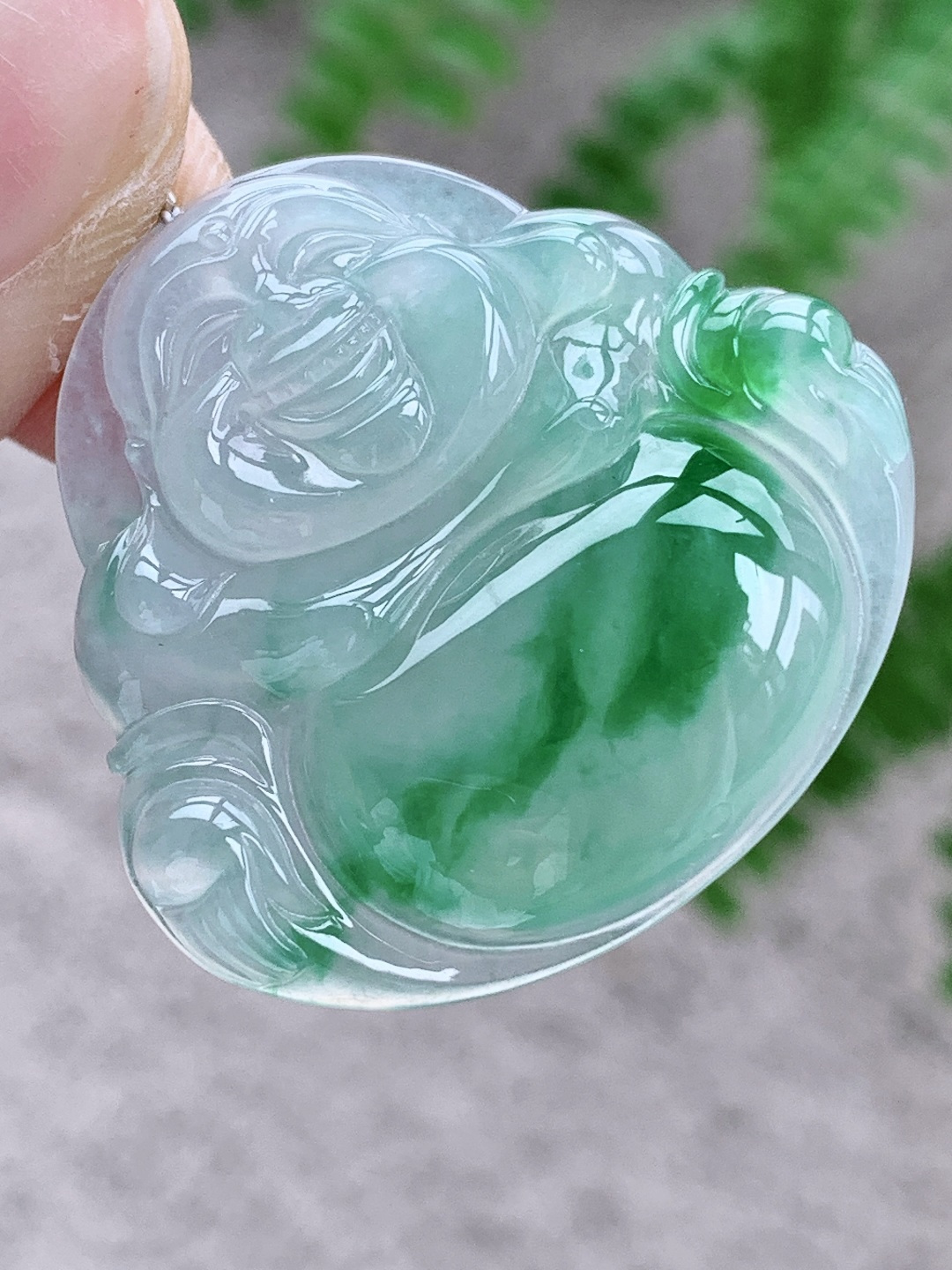 【裸石】冰飘绿花佛公吊坠 【说明】缅甸 性比高 无裂 飘花 肚里藏金 【尺寸】32.2-34.5-5.8 【重量】9.5克