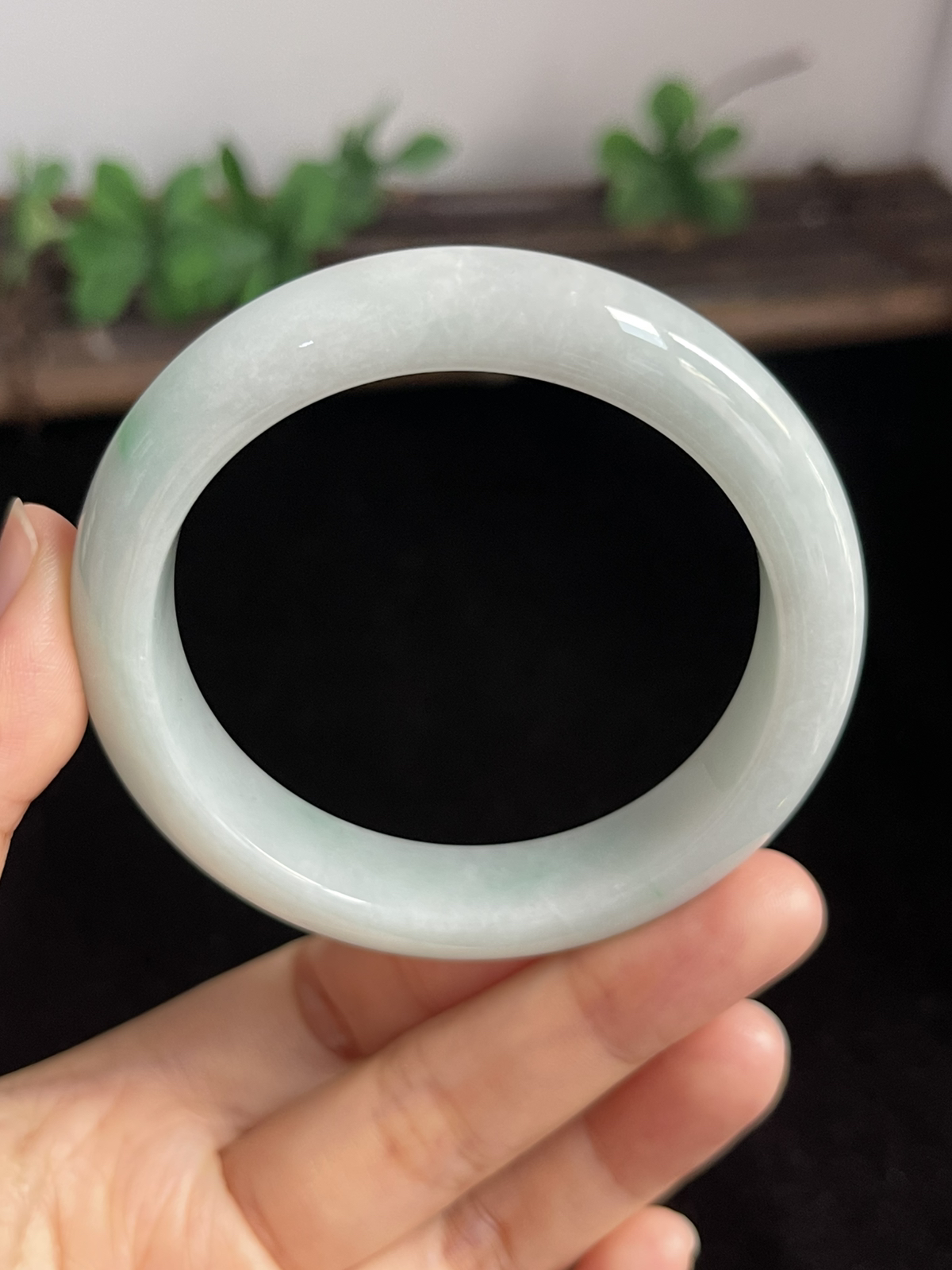 正圈53.5圈口，翡翠糯化种飘绿手镯