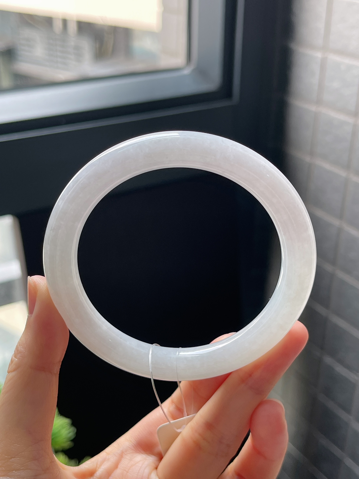 圆镯60.2圈口，翡翠糯化种白色手镯