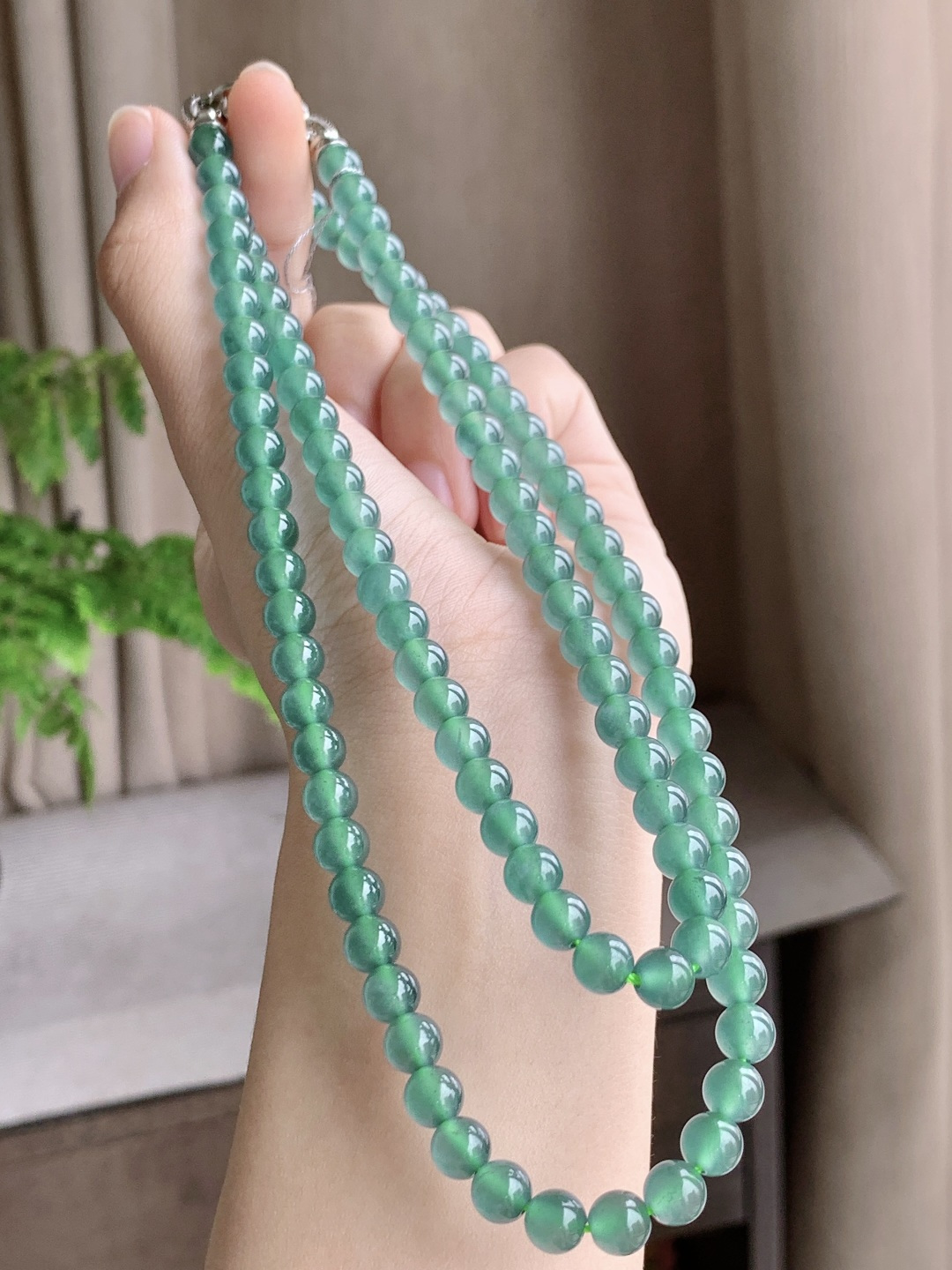 【珠子】冰晴绿珠链圆珠子珠链 【说明】 性比高 老蓝水 【尺寸】6.3mm，34cm 【重量】50.4克